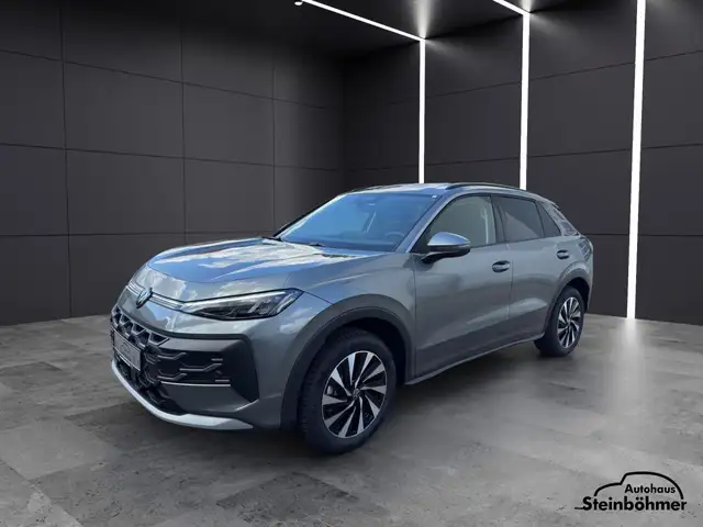 Volkswagen T-Roc view 2