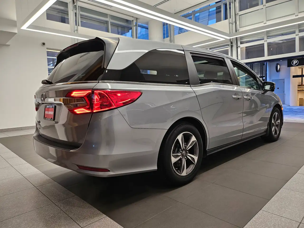 Honda Odyssey снимка Honda Odyssey