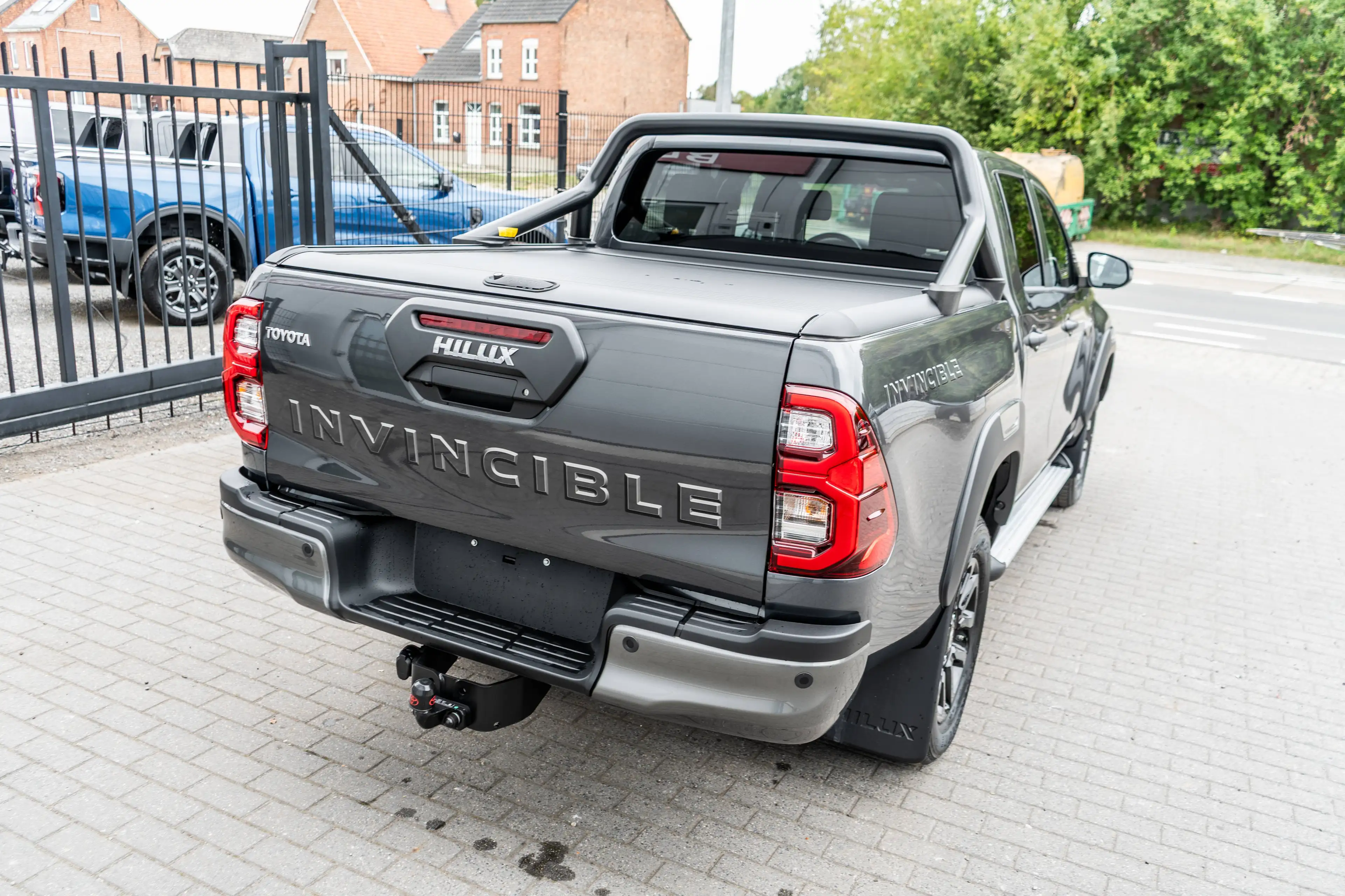 Toyota Hilux 2.8 D4D MHEV Invincible - Trekhaak / Roll cover - 50.300 excl — photo 6