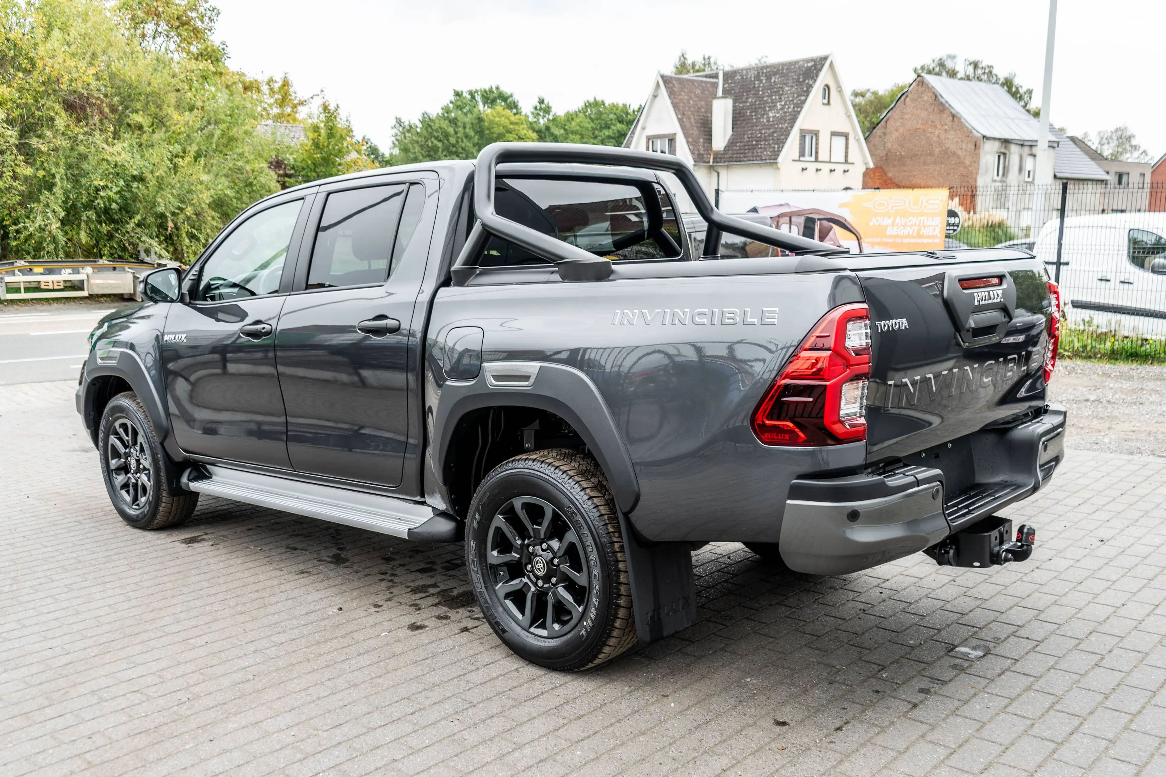 Toyota Hilux 2.8 D4D MHEV Invincible - Trekhaak / Roll cover - 50.300 excl — photo 7