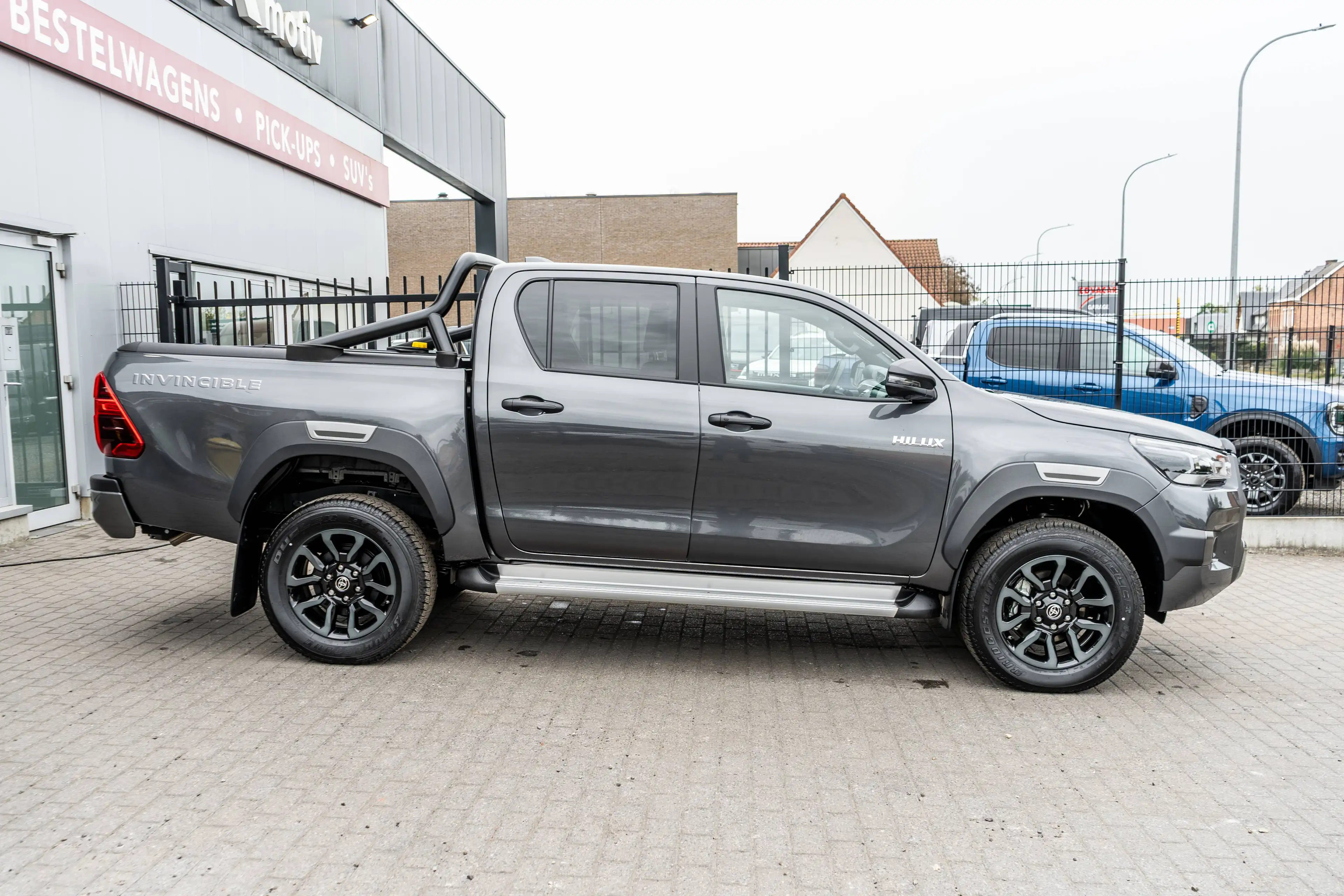 Toyota Hilux 2.8 D4D MHEV Invincible - Trekhaak / Roll cover - 50.300 excl — photo 2