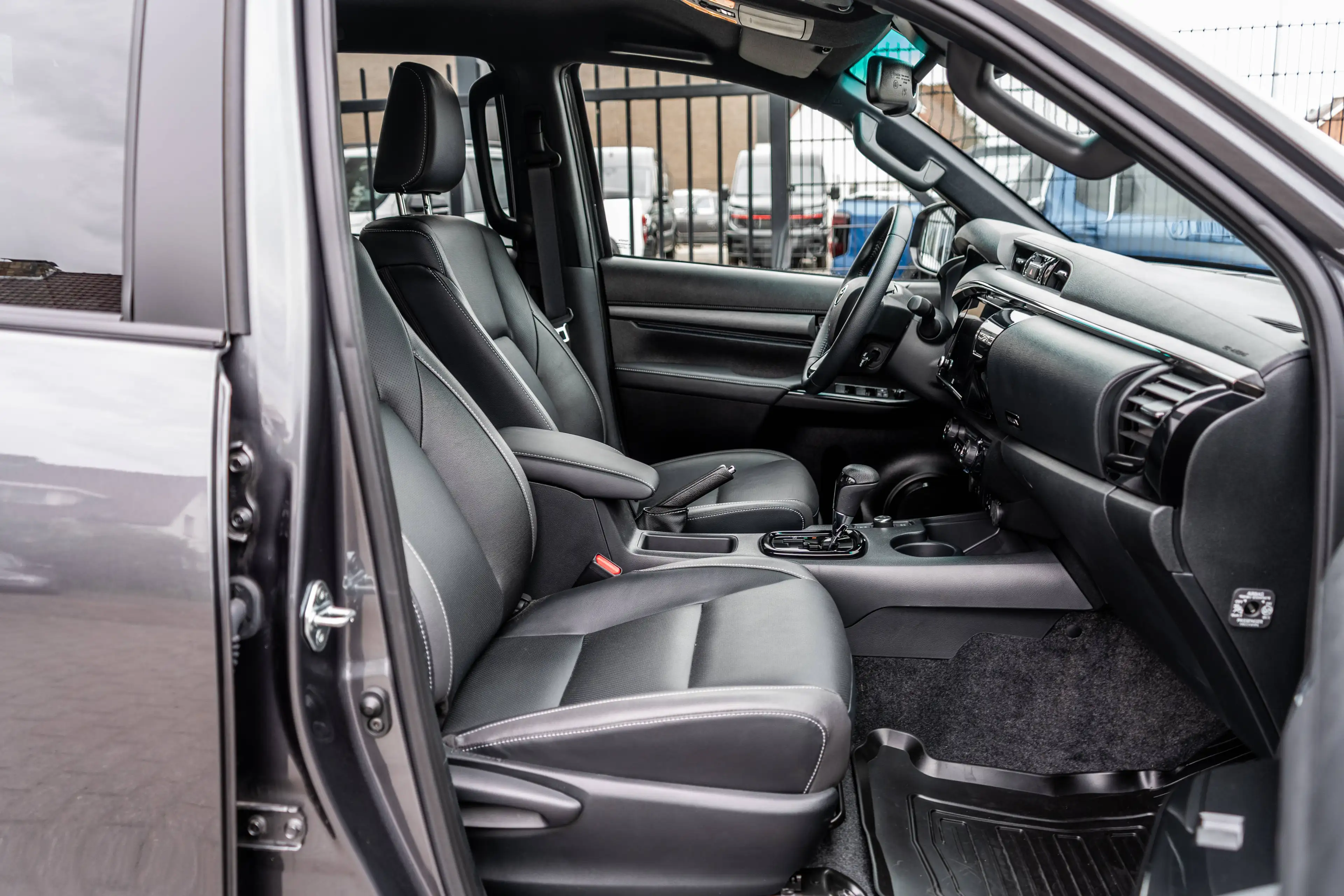 Toyota Hilux 2.8 D4D MHEV Invincible - Trekhaak / Roll cover - 50.300 excl — photo 13