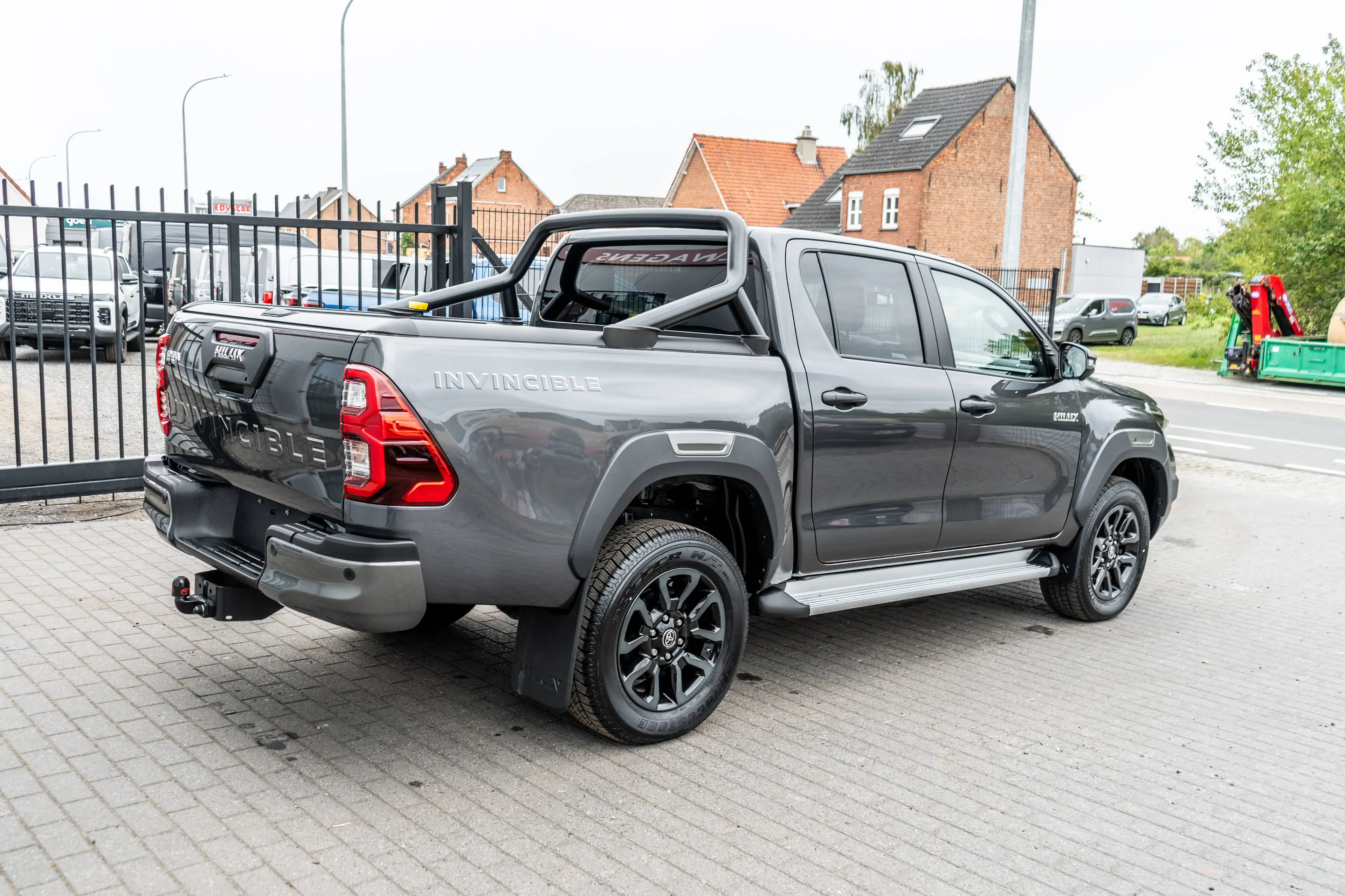 Toyota Hilux 2.8 D4D MHEV Invincible - Trekhaak / Roll cover - 50.300 excl — photo 3