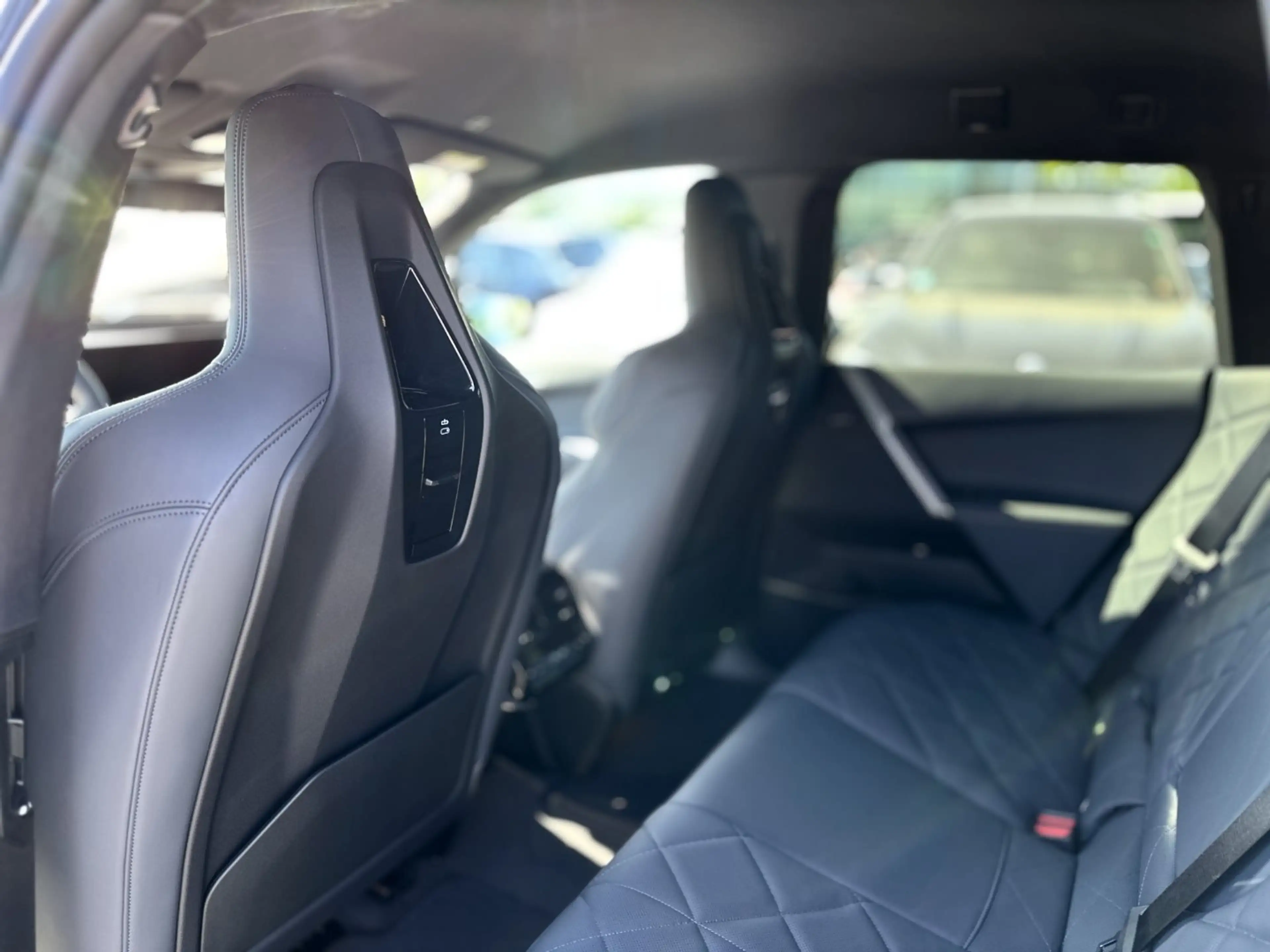 BMW iX xDrive45 M Sport Pro HK HiFi DAB LED — photo 14