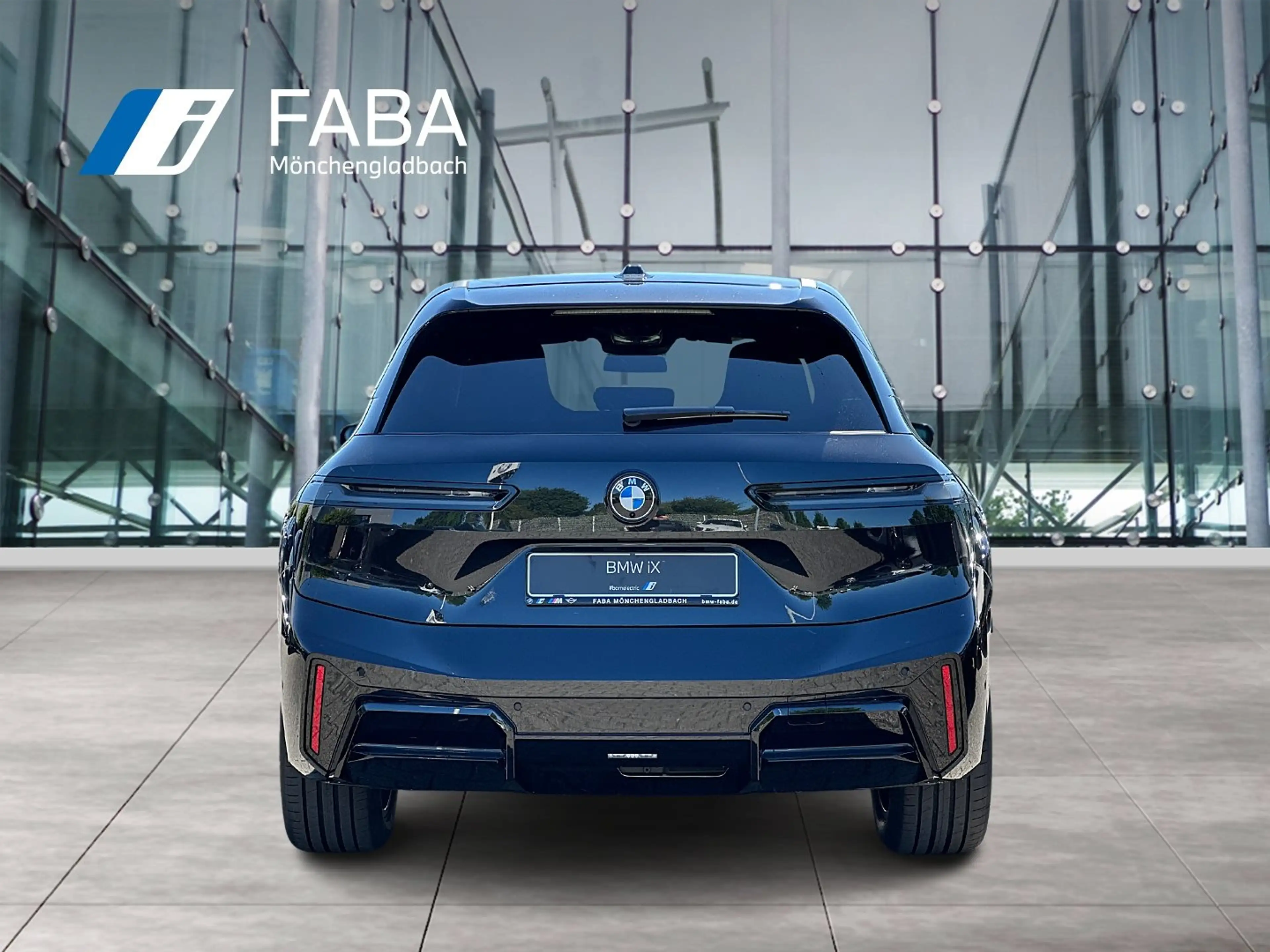 BMW iX xDrive45 M Sport Pro HK HiFi DAB LED — photo 3