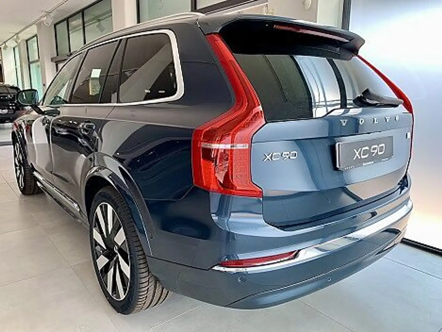 Volvo XC90 Recharge Ultimate, T8 AWD ibrido plug-in, Elettric Bleu - 2