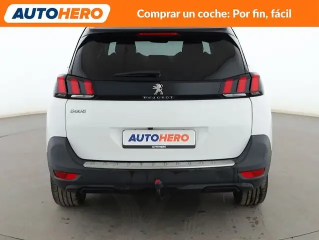 Peugeot 5008 view 5
