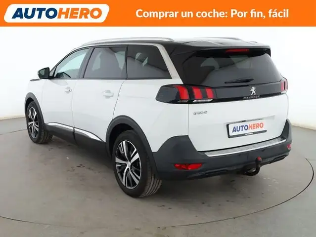 Peugeot 5008 view 4