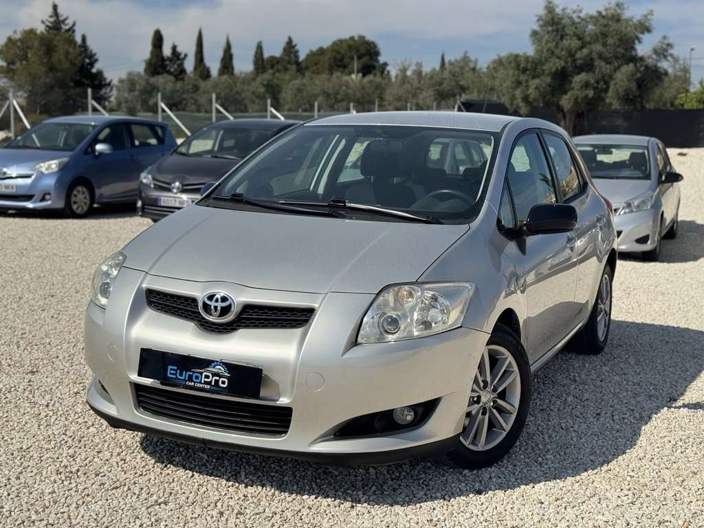 Toyota Auris 2.0D-4D Active - foto 1