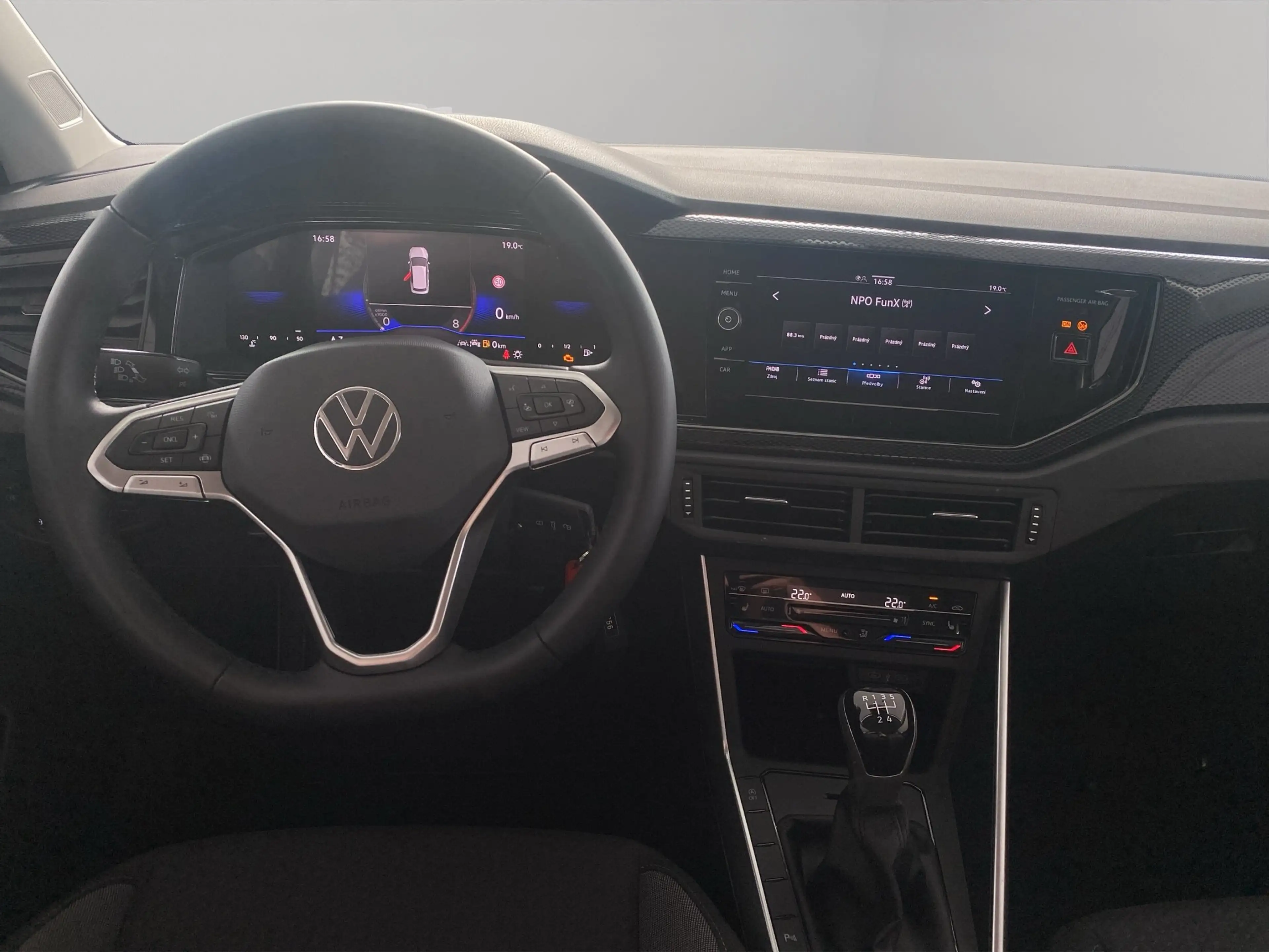Volkswagen Polo Life 1.0 TSI Kam. LED PDC SHZ elSitz Alu — photo 9