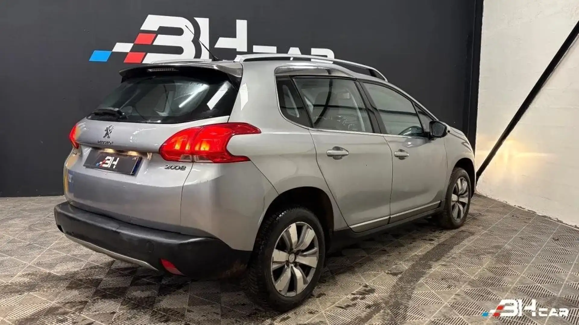 Peugeot 2008 GENERATION-I 1.6 BLUEHDI 120 ALLURE - 2015 - 159000km - Révision, Freins, Distrib OK Grau - 2