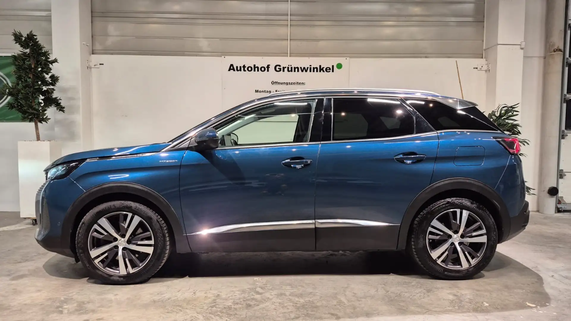 Peugeot 3008 Hybrid4 300 Allure Pack - 4x4 Blau - 2