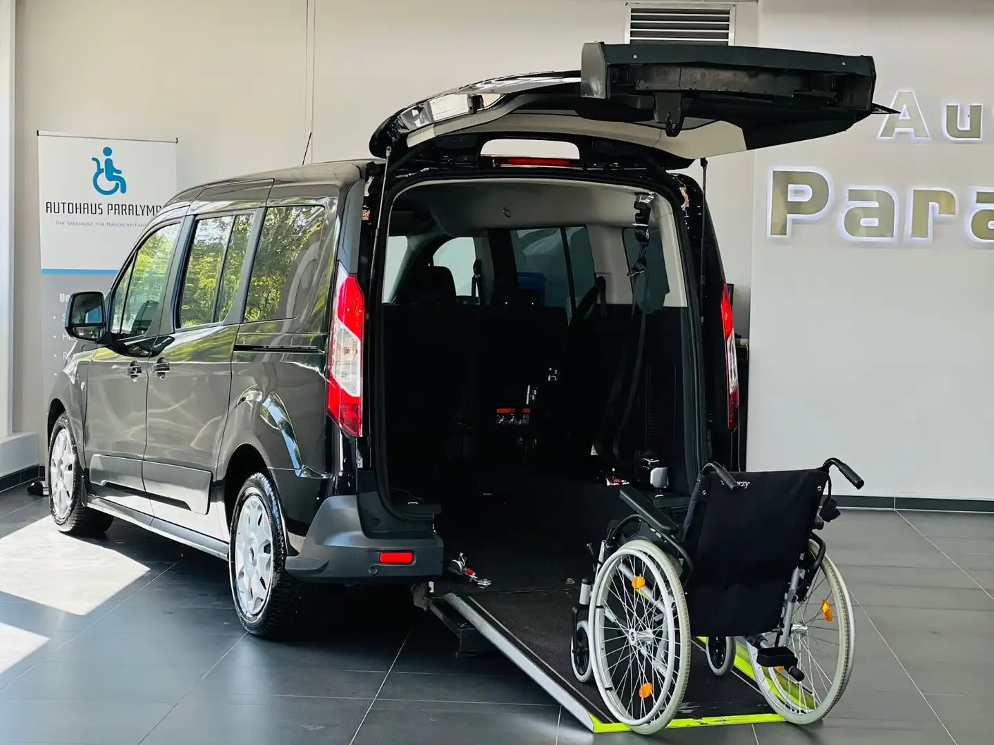 Ford Grand Tourneo Connect Behindertengerecht-Rampe Schwarz - 1