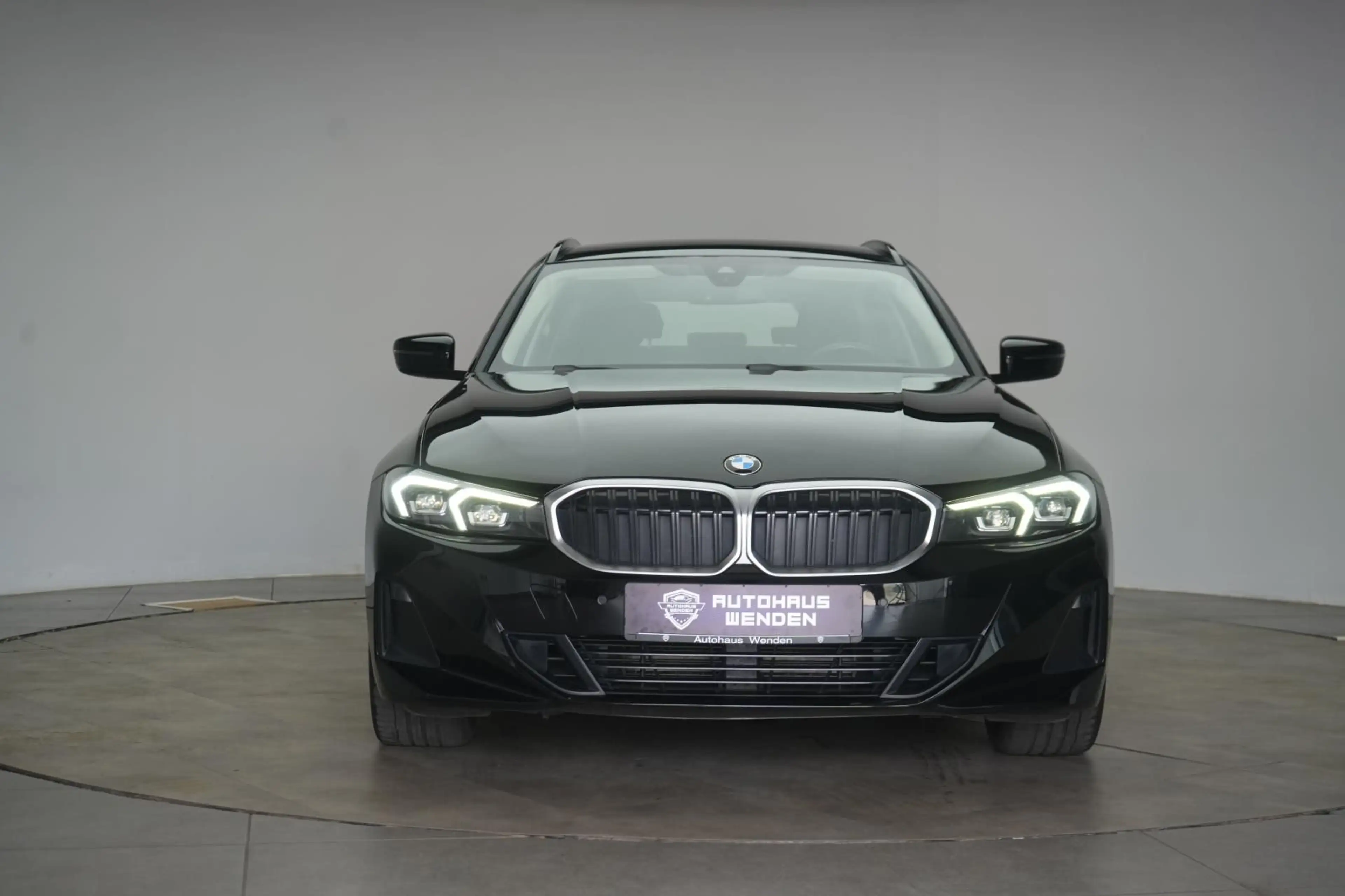 BMW 318 d Touring CarPlay/Temp/Lane/Wide/LED — photo 4