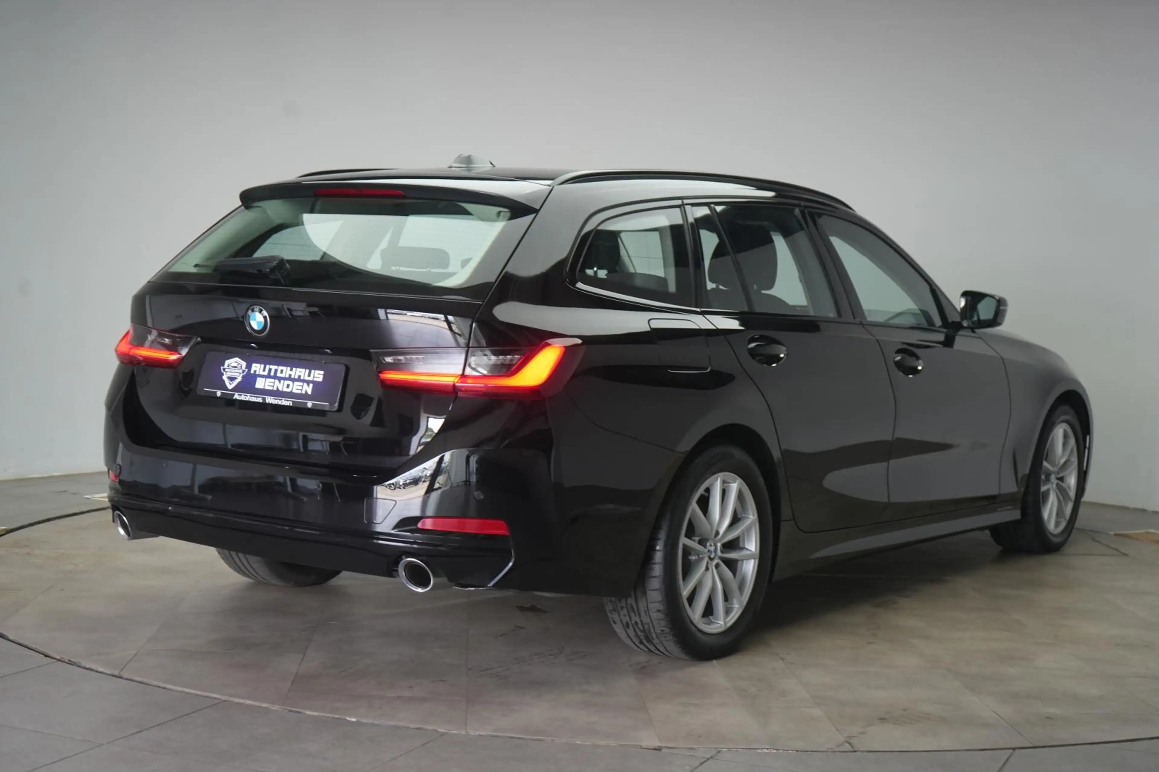 BMW 318 d Touring CarPlay/Temp/Lane/Wide/LED — photo 5