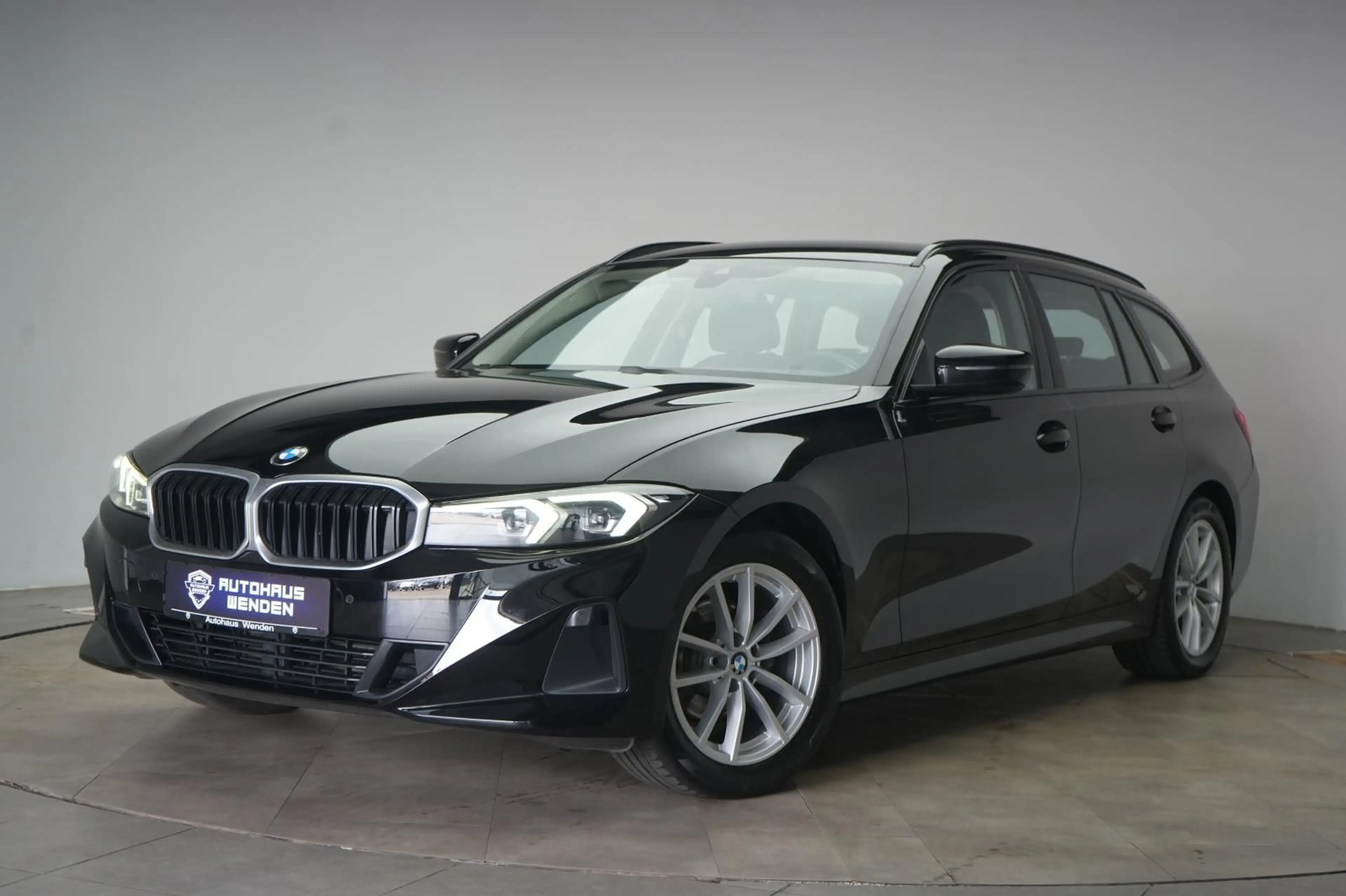 BMW 318 d Touring CarPlay/Temp/Lane/Wide/LED — photo 3
