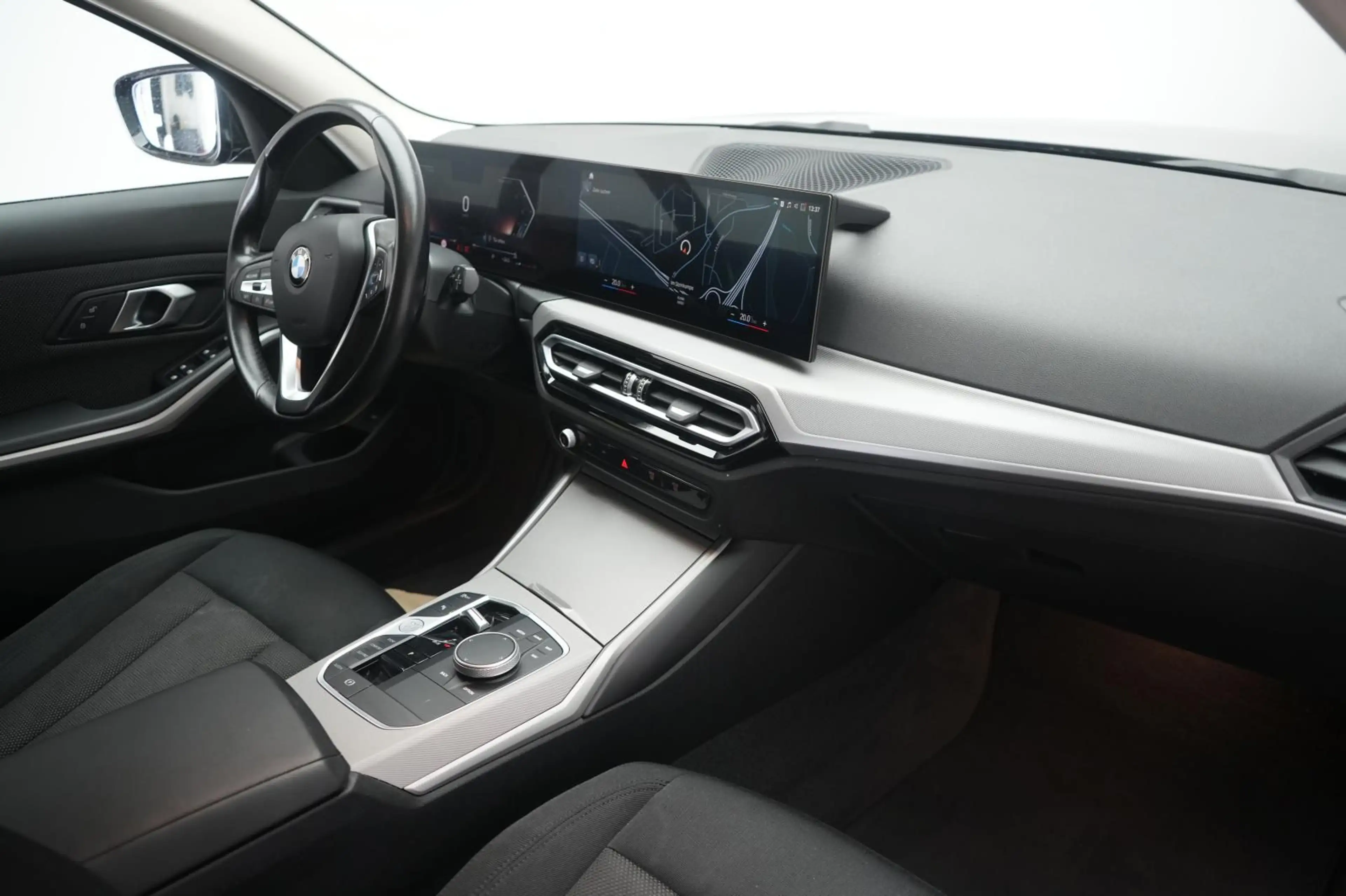 BMW 318 d Touring CarPlay/Temp/Lane/Wide/LED — photo 9