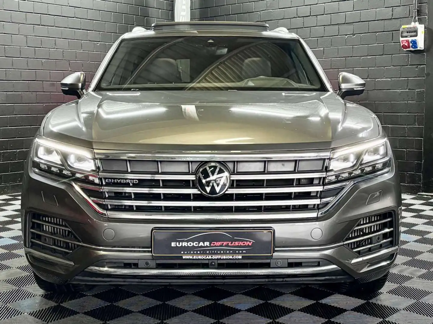 Volkswagen Touareg 3.0 TSi V6 eHybrid 4MOTION Elegance 381 CV Grijs - 2