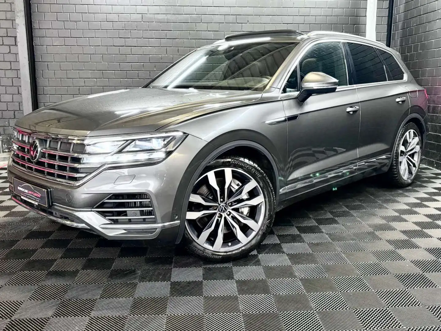 Volkswagen Touareg 3.0 TSi V6 eHybrid 4MOTION Elegance 381 CV Grijs - 1