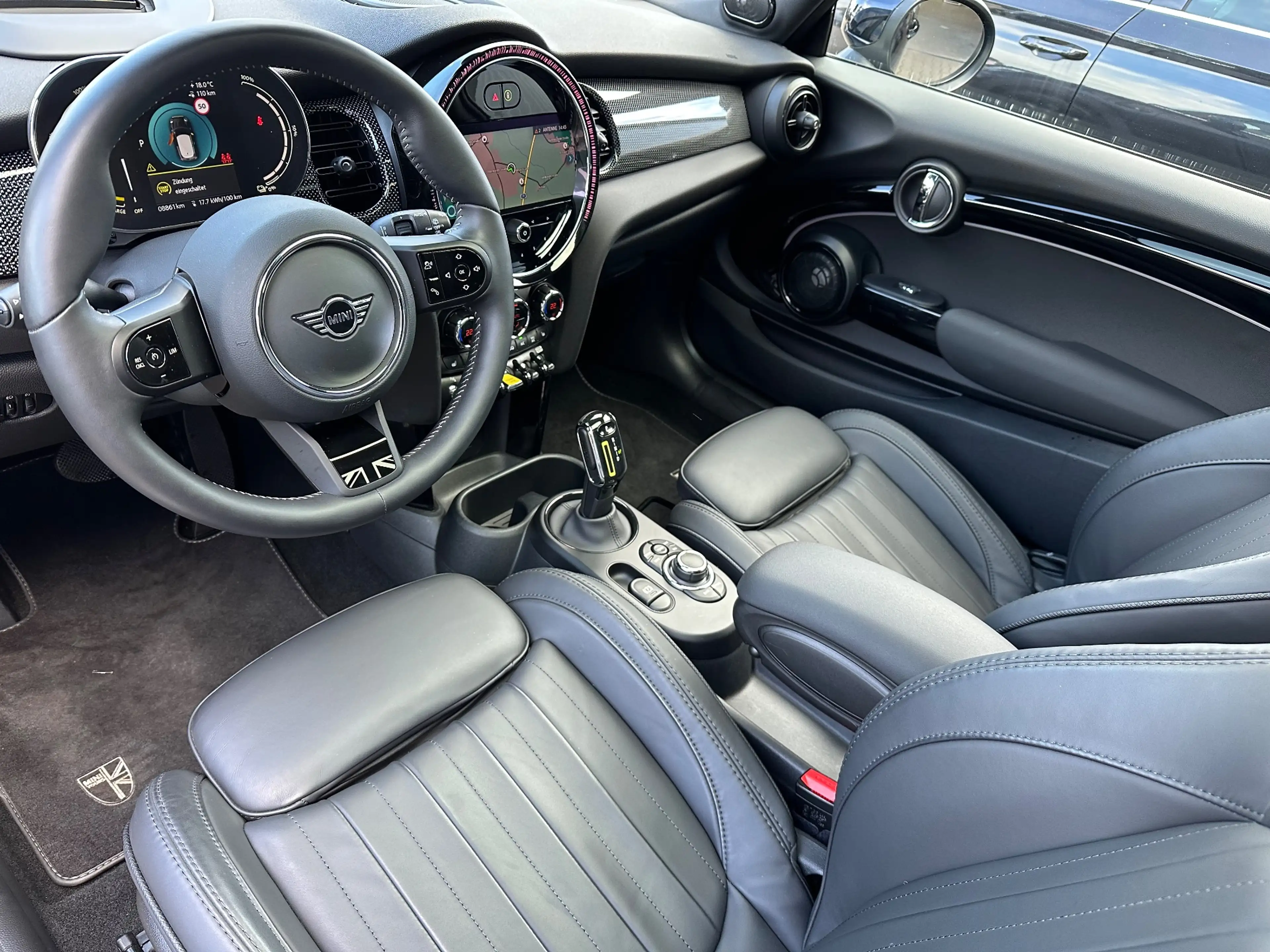 MINI Cooper SE MINI Yours Trim NAV+LED+PANO+HUD+KAM+SHZ+KEYLESS — photo 8