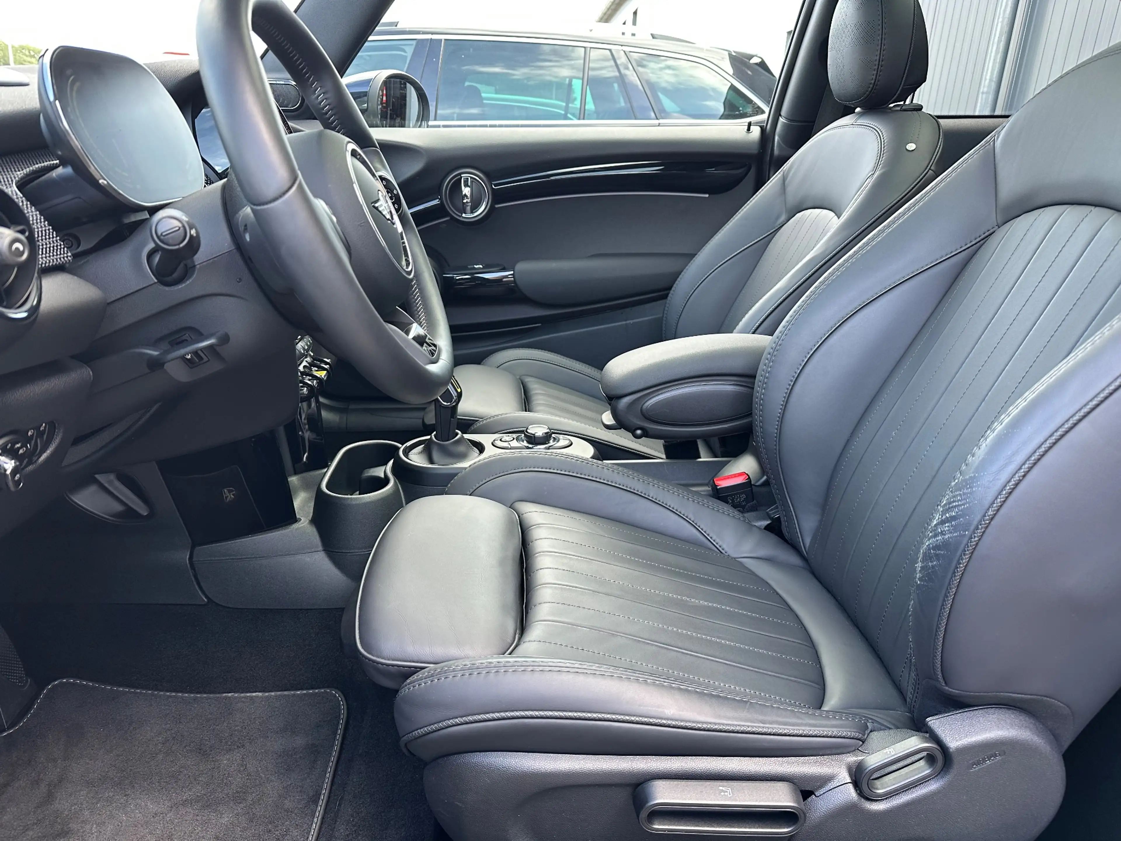 MINI Cooper SE MINI Yours Trim NAV+LED+PANO+HUD+KAM+SHZ+KEYLESS — photo 9