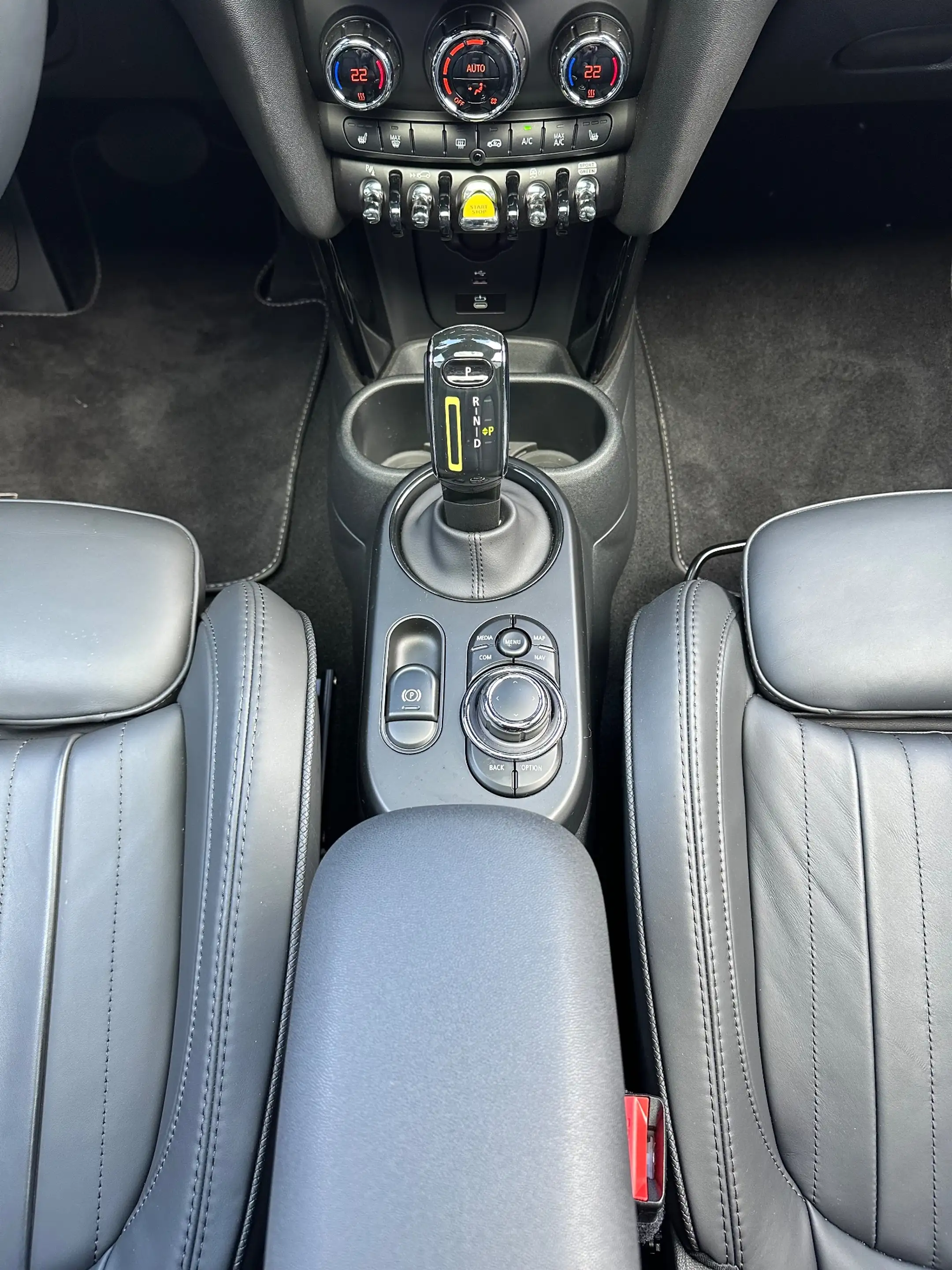 MINI Cooper SE MINI Yours Trim NAV+LED+PANO+HUD+KAM+SHZ+KEYLESS — photo 14