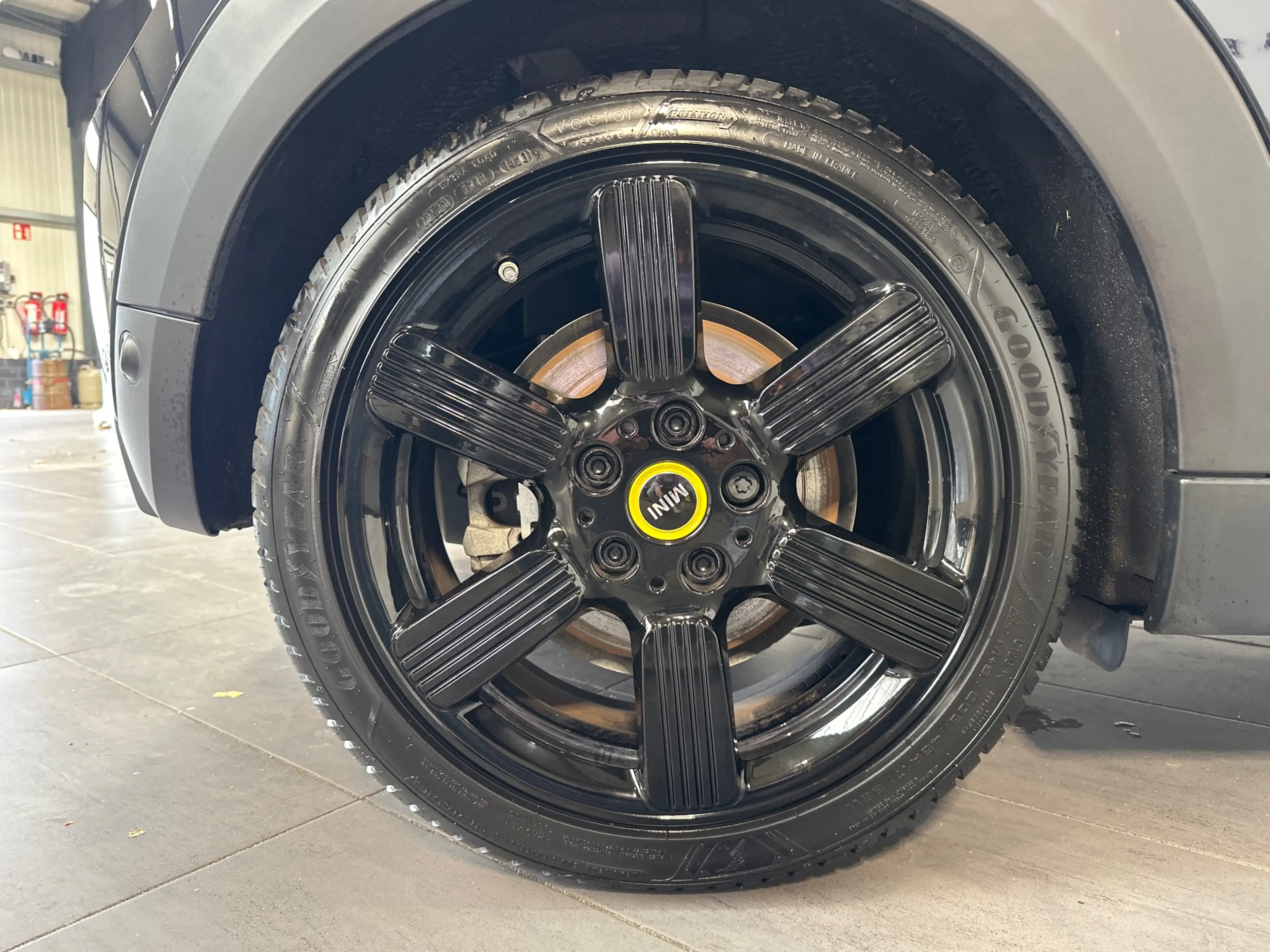 MINI Cooper SE MINI Yours Trim NAV+LED+PANO+HUD+KAM+SHZ+KEYLESS — photo 3