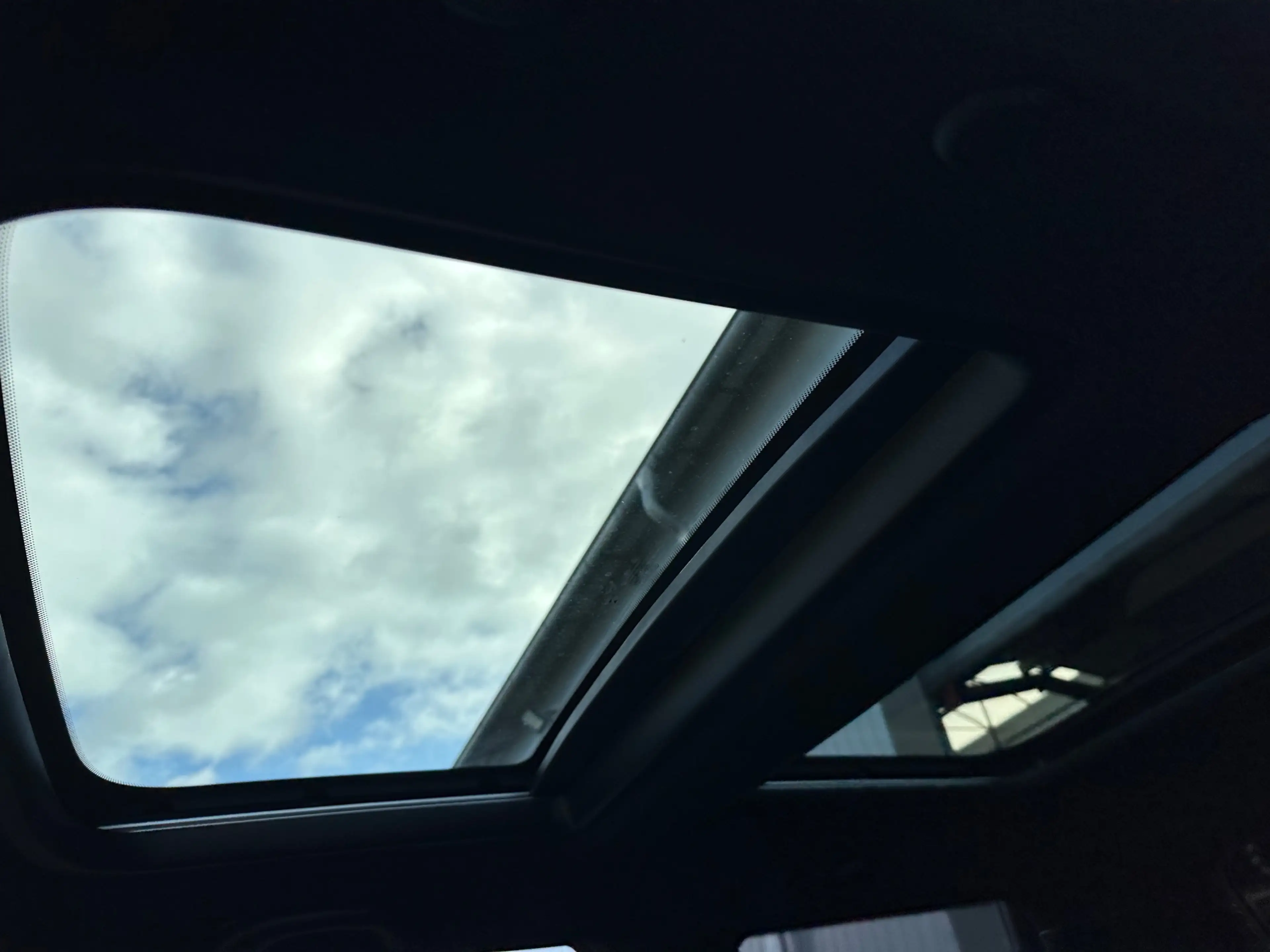 MINI Cooper SE MINI Yours Trim NAV+LED+PANO+HUD+KAM+SHZ+KEYLESS — photo 10