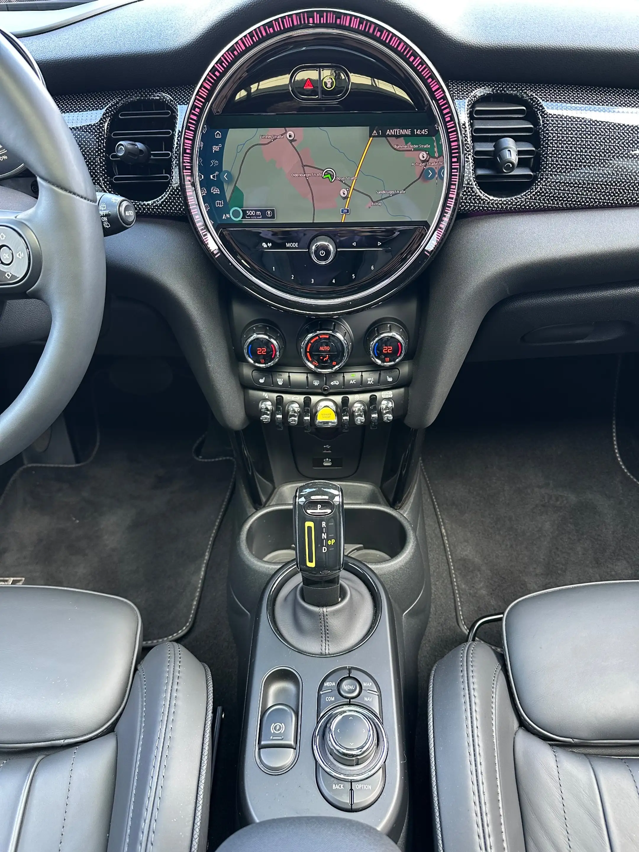 MINI Cooper SE MINI Yours Trim NAV+LED+PANO+HUD+KAM+SHZ+KEYLESS — photo 13