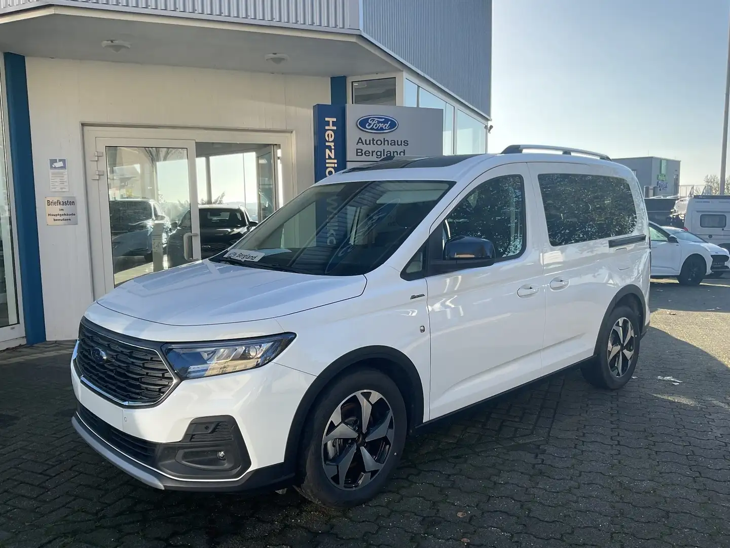 Ford Tourneo Connect Active L1 PANO*Ke*LED*RFK*PDC*SHZ*RLS*LM Weiß - 1