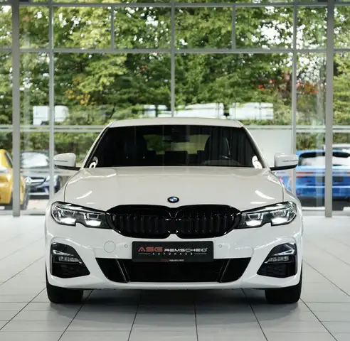 BMW 3 Series view 3