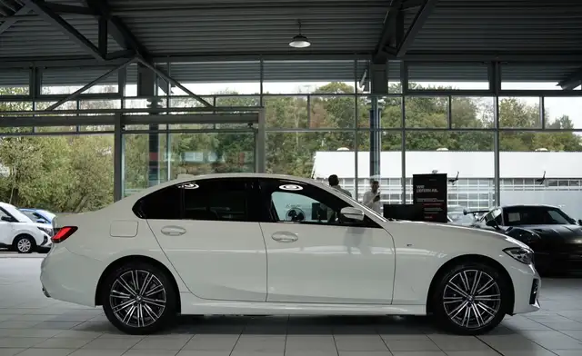 BMW 3 Series view 6