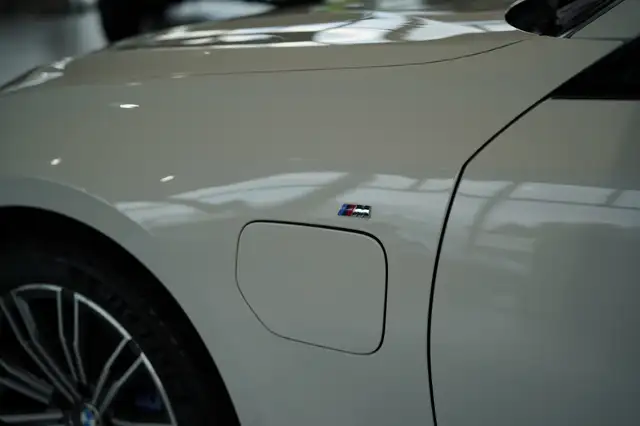 BMW 3 Series view 13