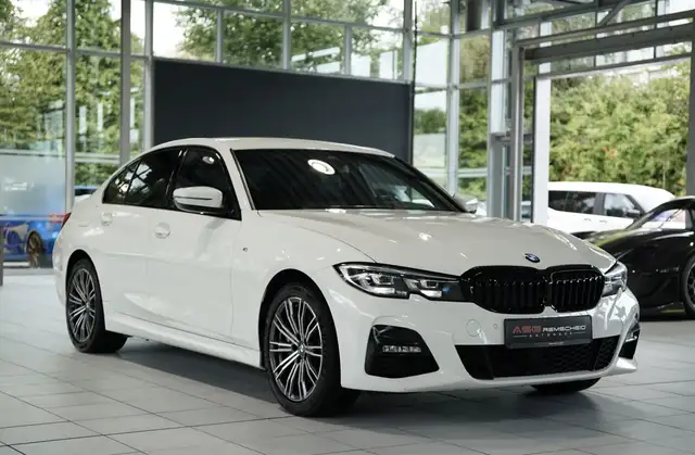 BMW 3 Series view 5