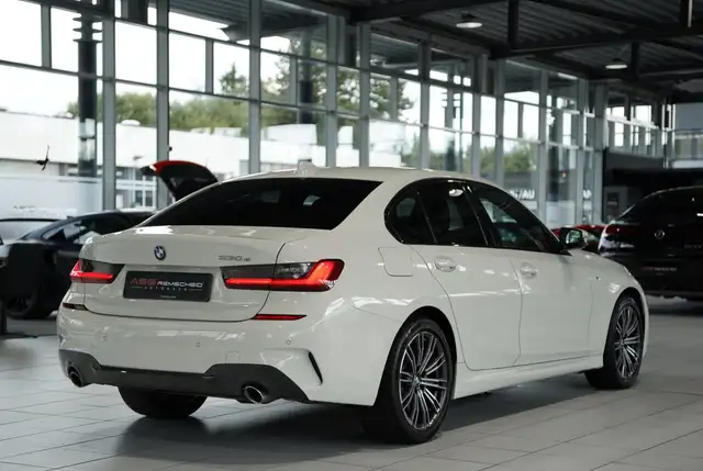 BMW 3 Series view 7