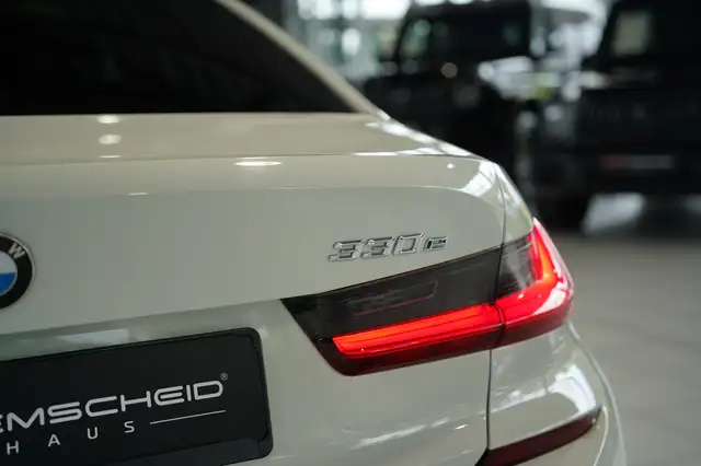 BMW 3 Series view 14