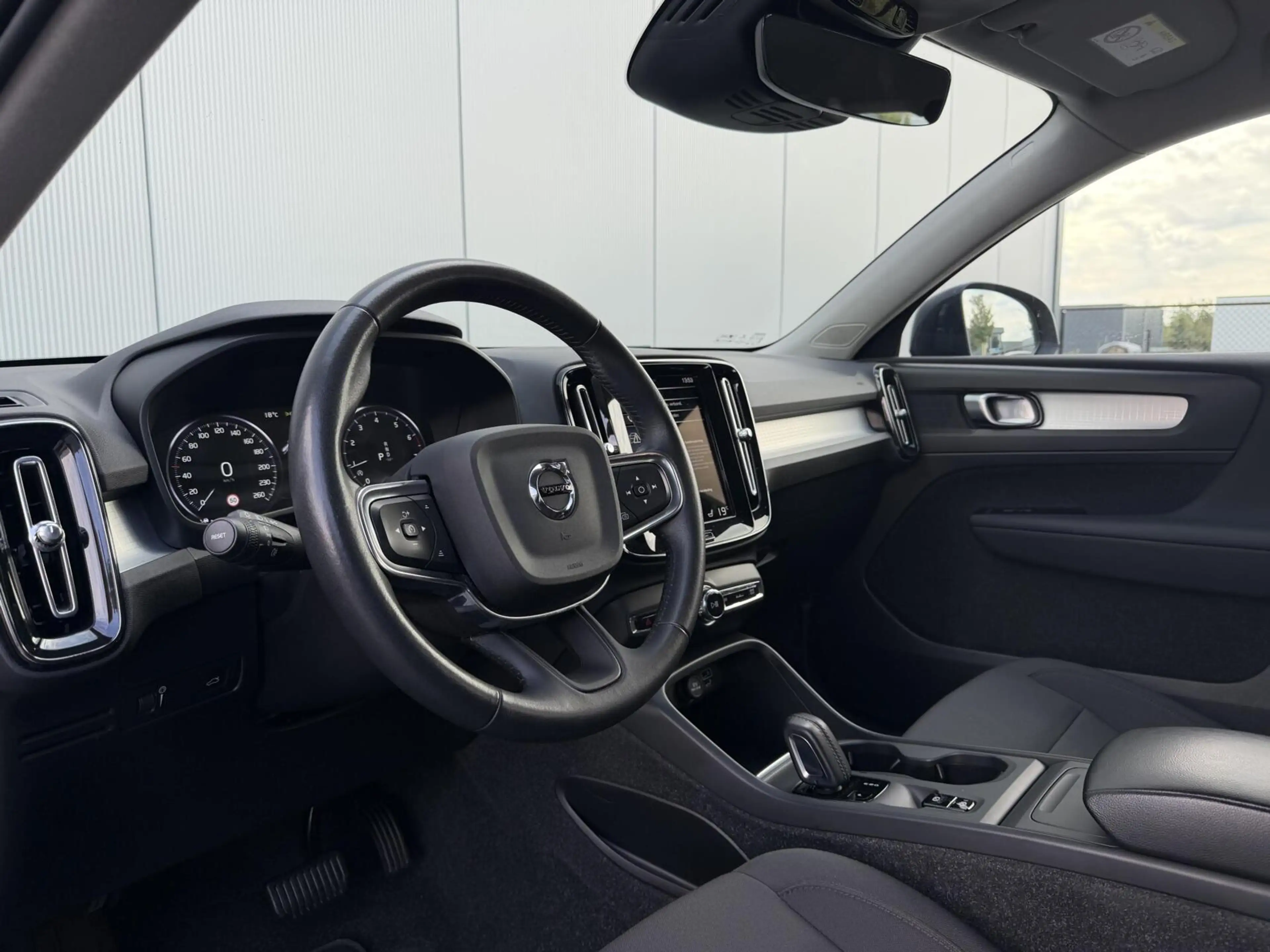 Volvo XC40 1.5 T2 Momentum Core|TREKHAAK|BLIS| — photo 9