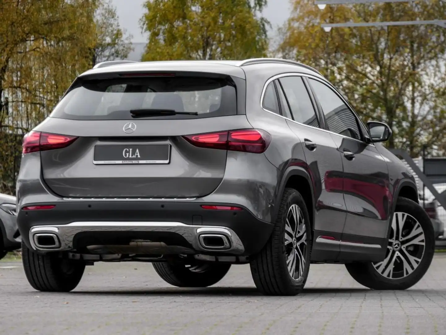 Mercedes-Benz GLA 180 Progressive/AHK/LED/Kamera/Navi/EasyP/18 Grau - 2