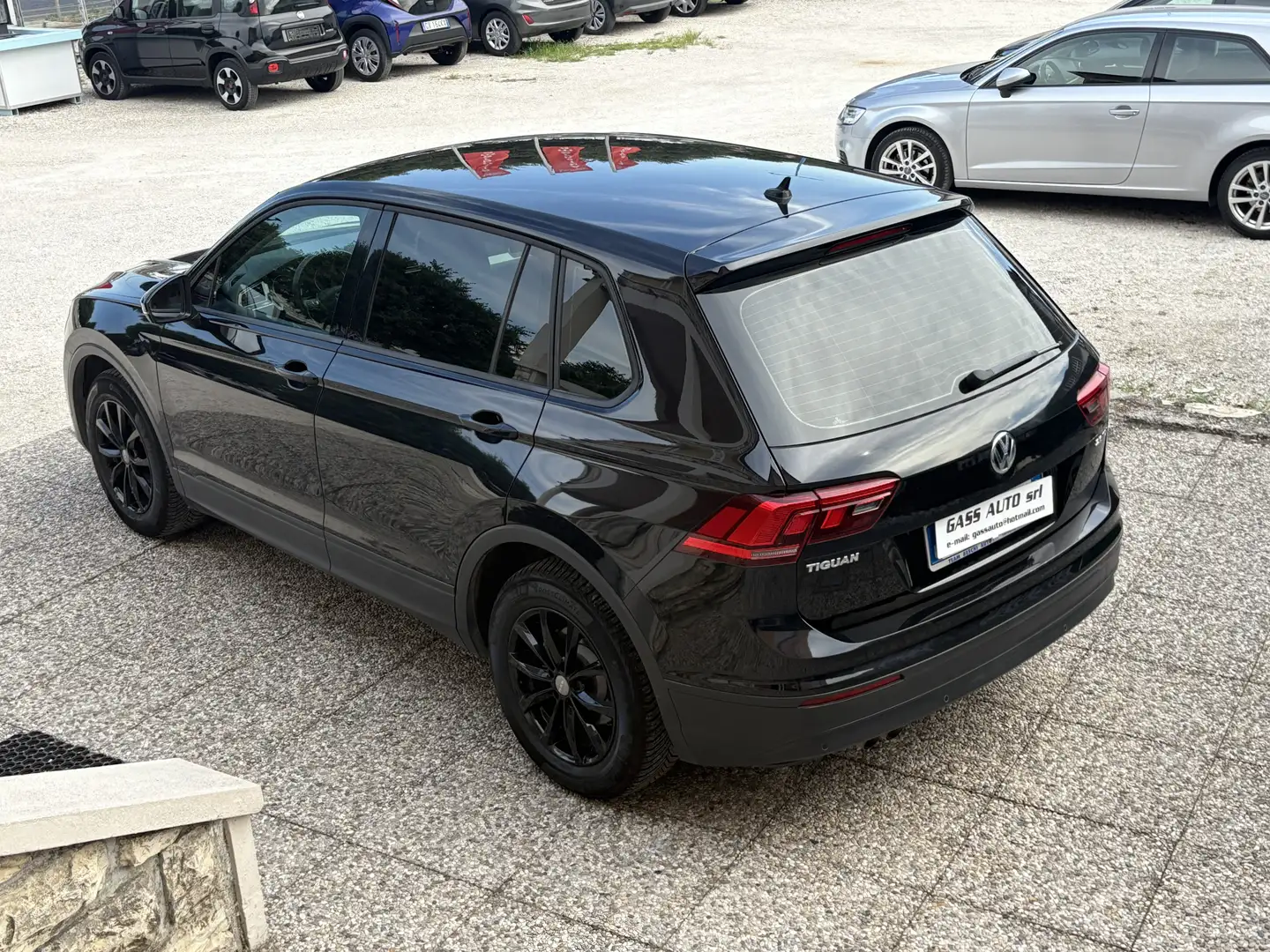 Volkswagen Tiguan 2.0 tdi Business 115cv Zwart - 2