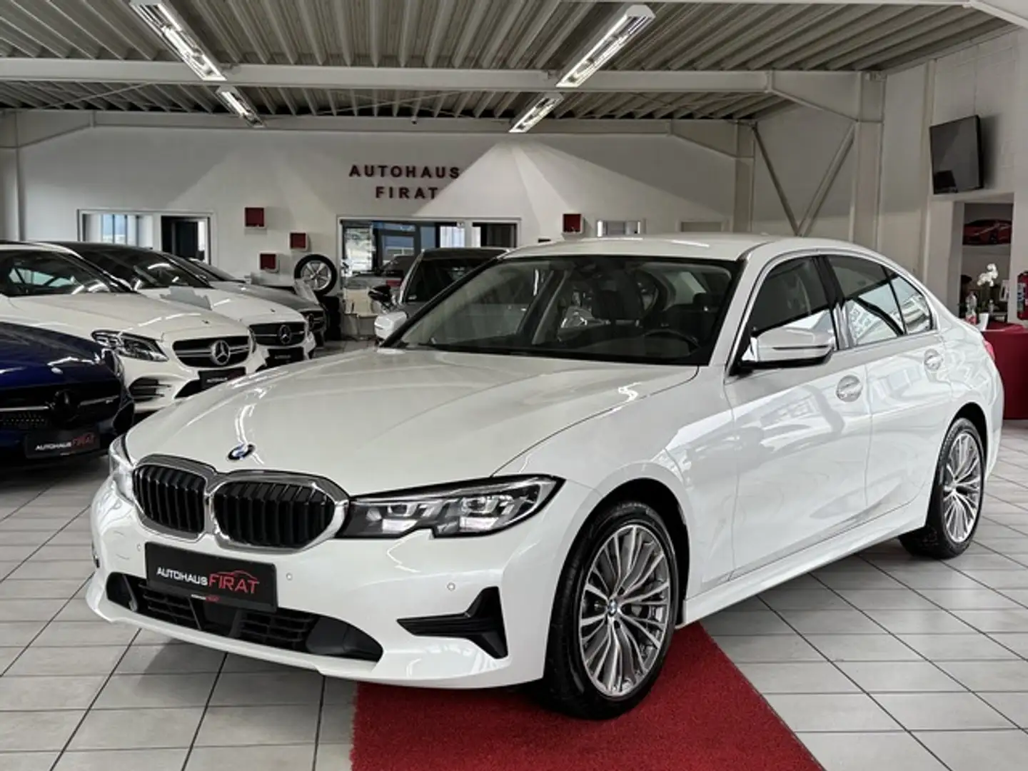 BMW 330 d xDrive Advantage AHK+LED+18 Zoll Alu+ Apple CarP Weiß - 2