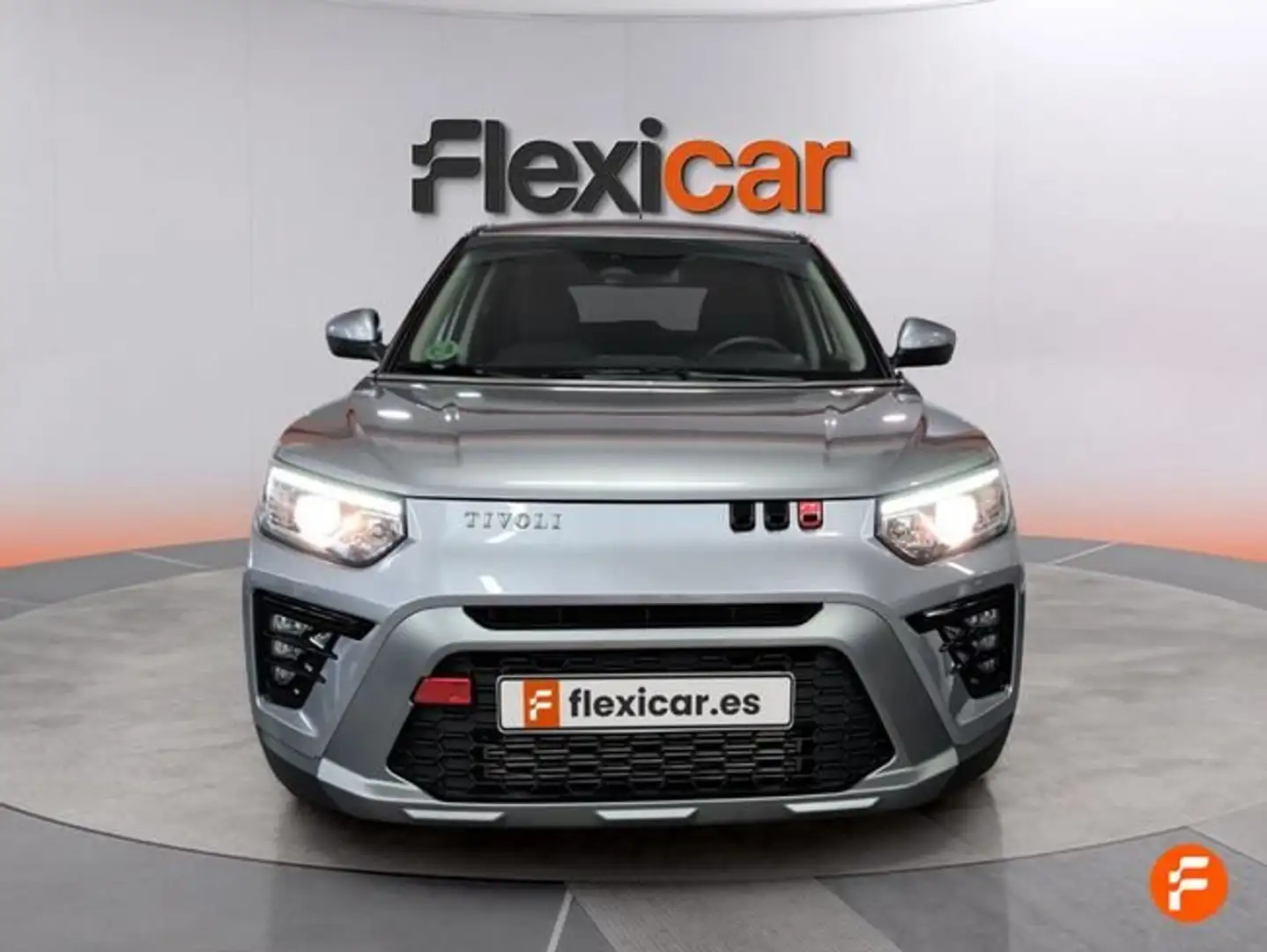 SsangYong Tivoli KGM 1.5 G15T (135 CV) Urban Plus 4x2 Manual Gris - 2