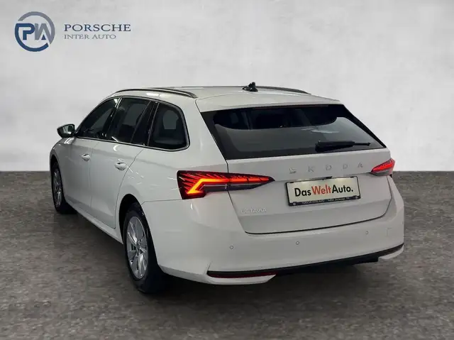 Skoda Octavia view 4