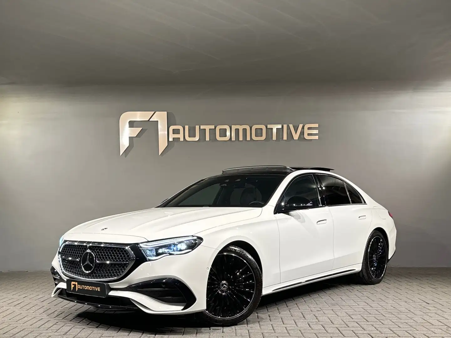 Mercedes-Benz E 300 e AMG Sport Pano|Burmester|Memory Blanc - 1
