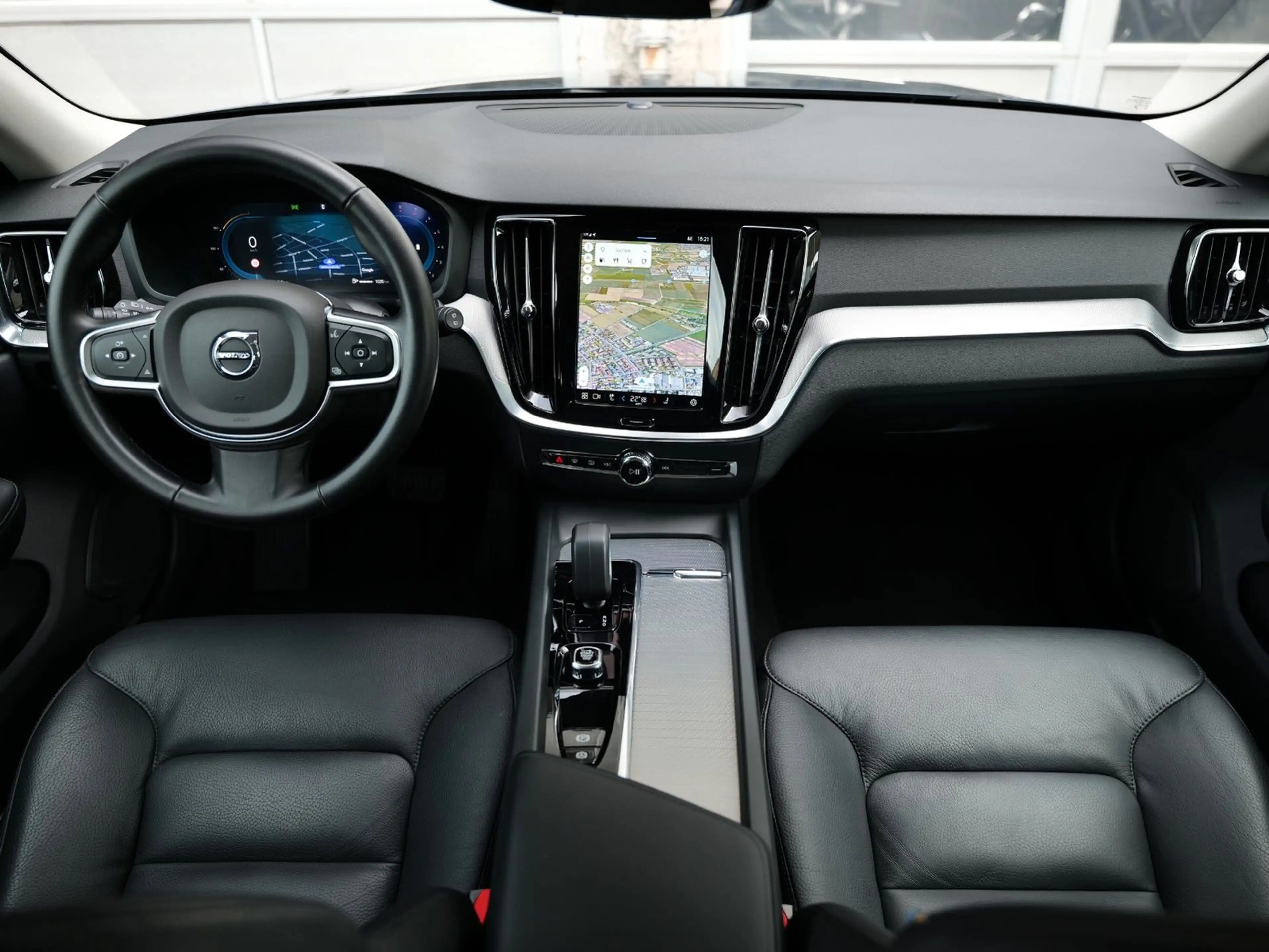 Volvo V60 B4 Core LEDER+NAVI+4xSHZ+KEYLESS+PDC+CAM — photo 15