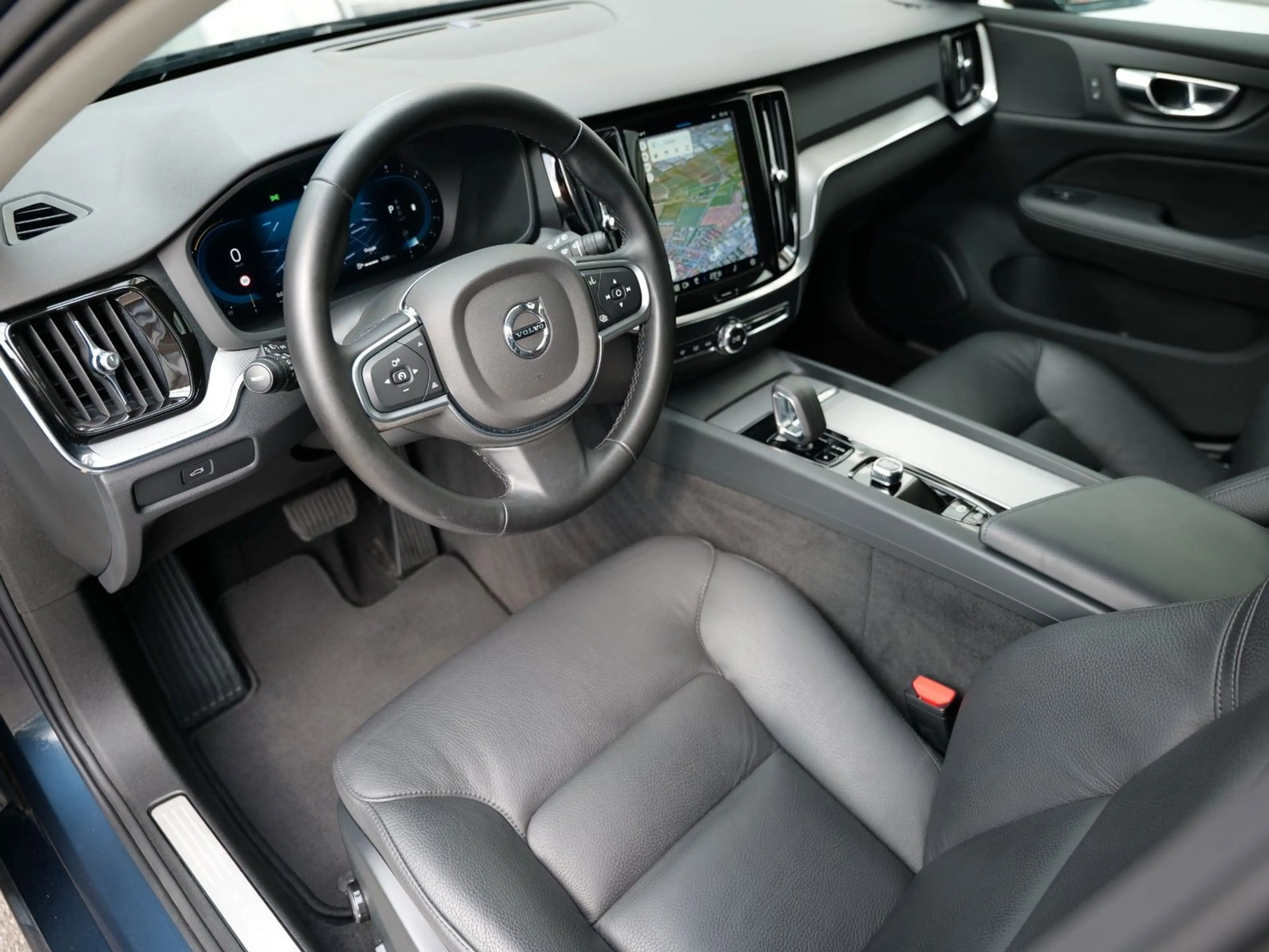 Volvo V60 B4 Core LEDER+NAVI+4xSHZ+KEYLESS+PDC+CAM — photo 13