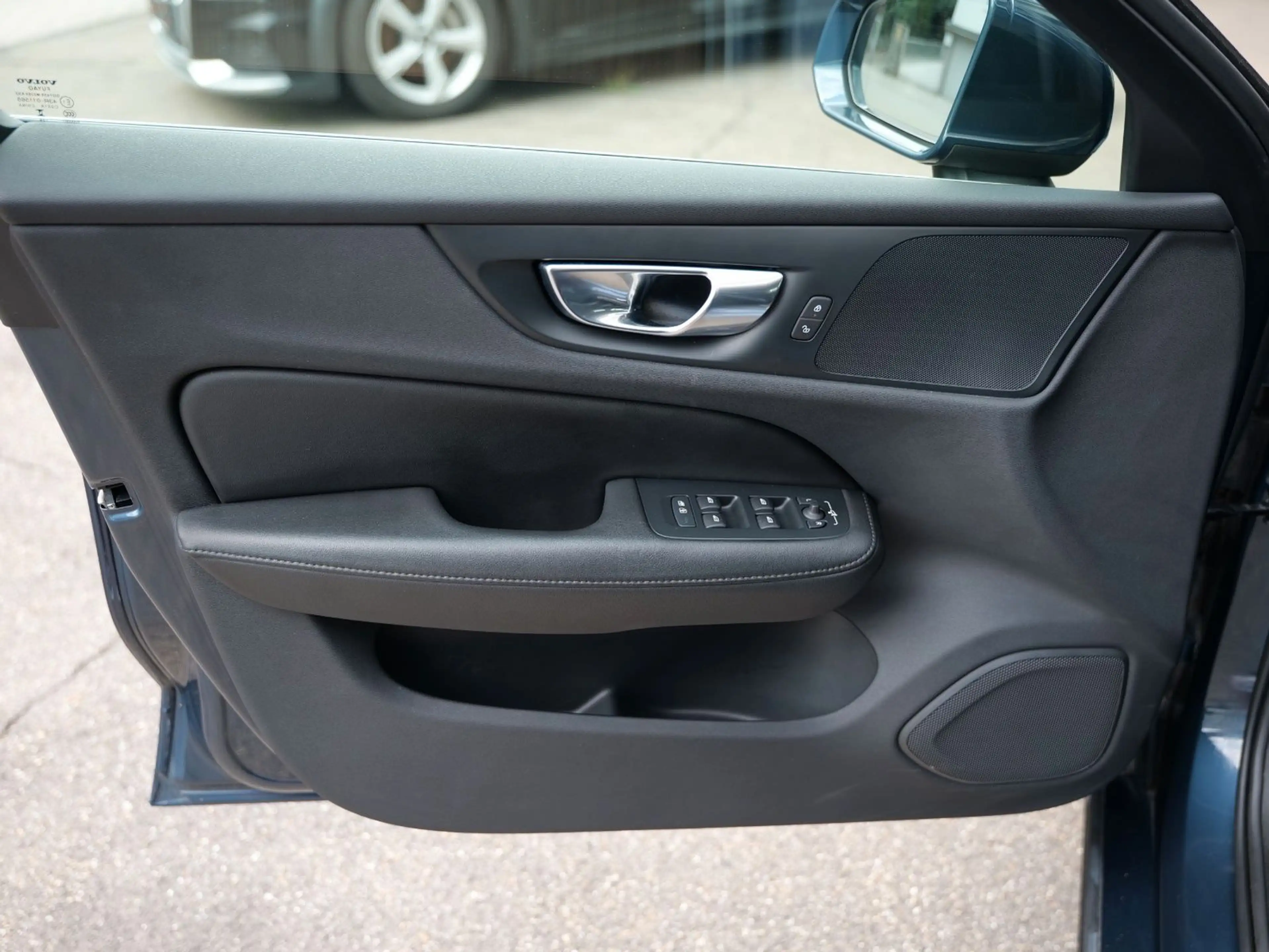 Volvo V60 B4 Core LEDER+NAVI+4xSHZ+KEYLESS+PDC+CAM — photo 10