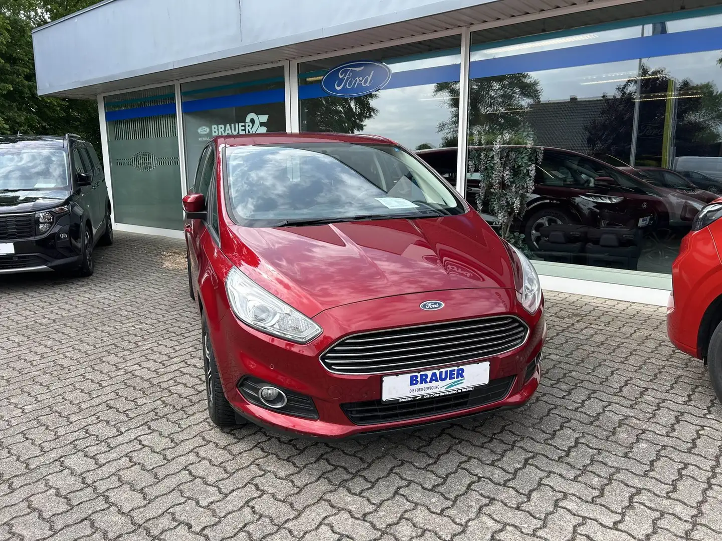 Ford S-Max Trend Червоний - 1