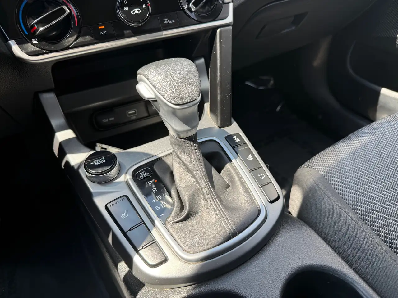 Kia Seltos снимка Kia Seltos