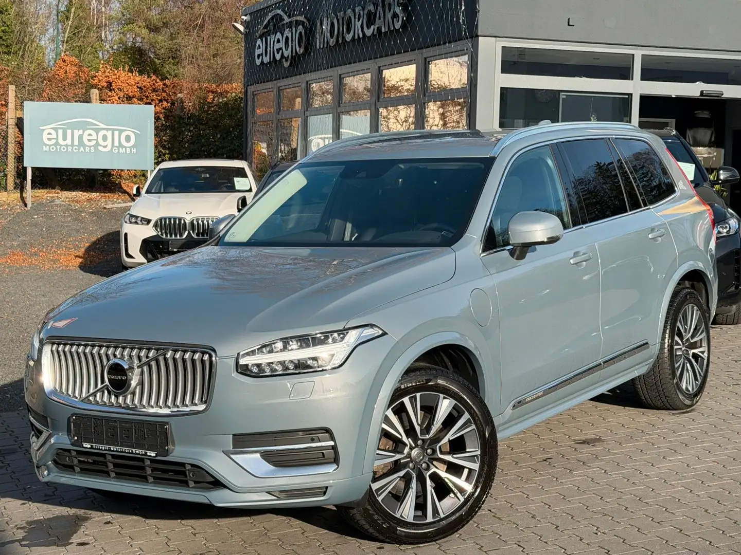 Volvo XC90 Inscription Plug-In Hybrid Panorama /// Grau - 2