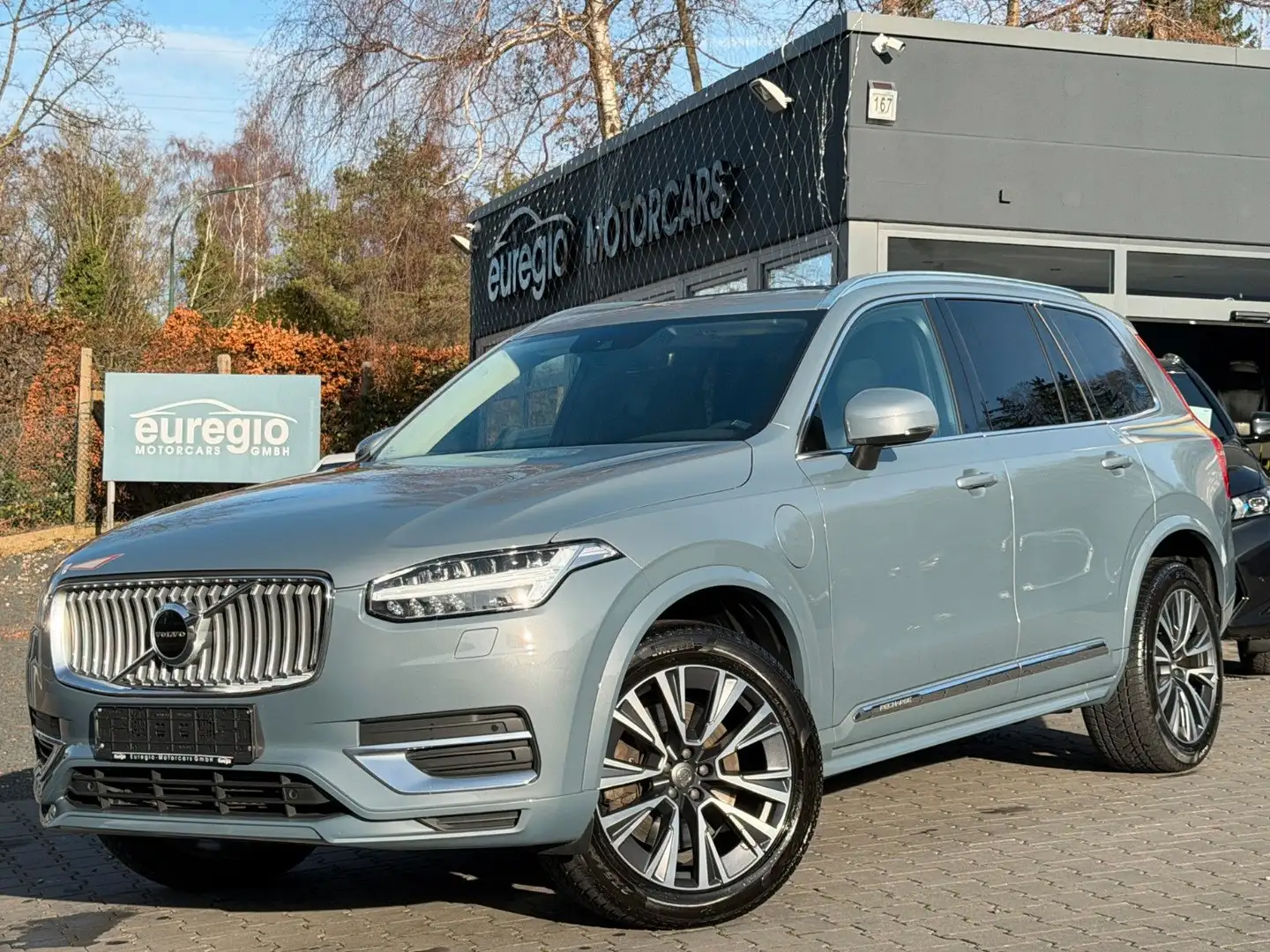 Volvo XC90 Inscription Plug-In Hybrid Panorama /// Grau - 1